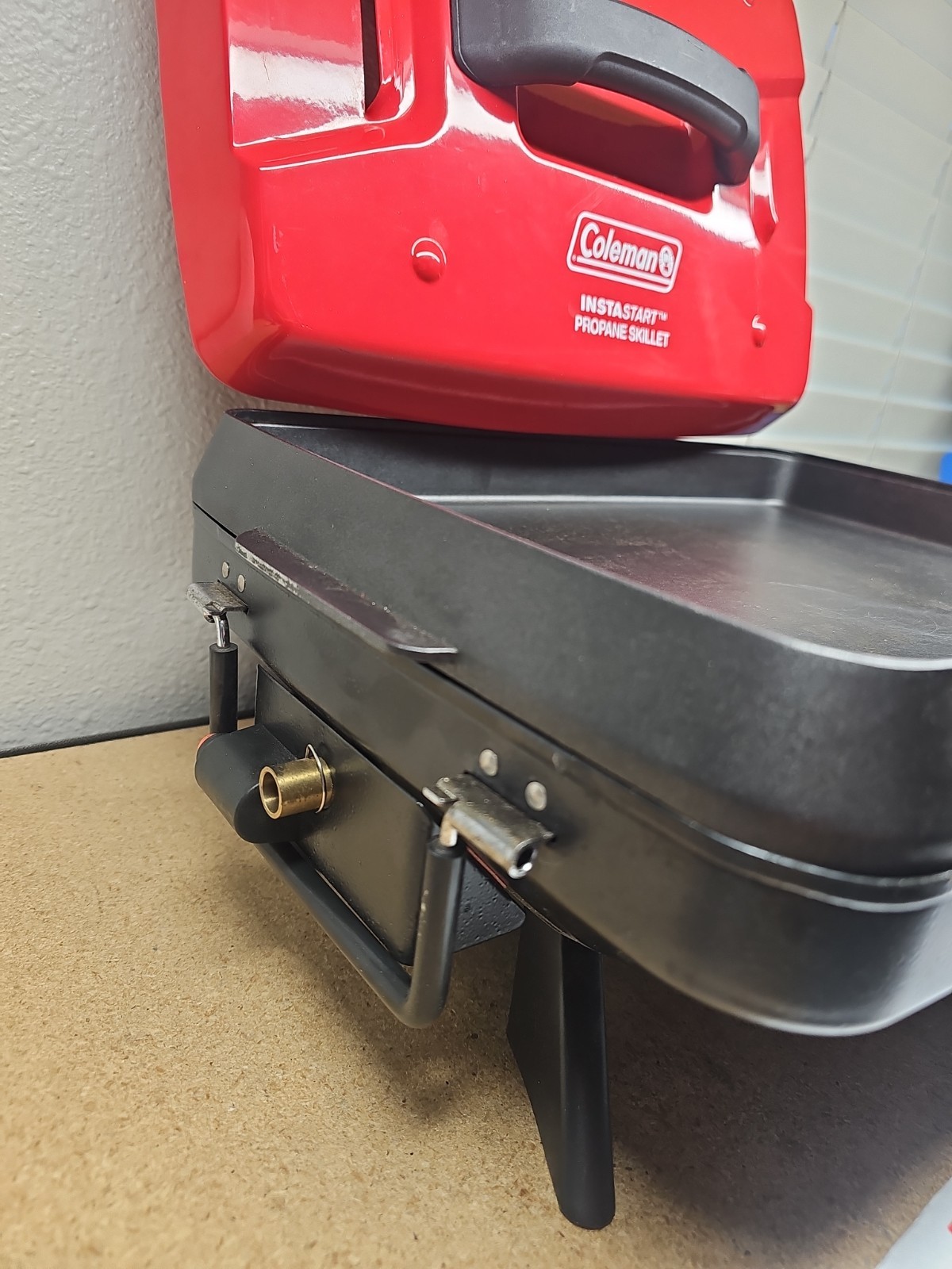 Coleman Portable PerfectFlow Propane Skillet Camping Tailgating Rare Red Color