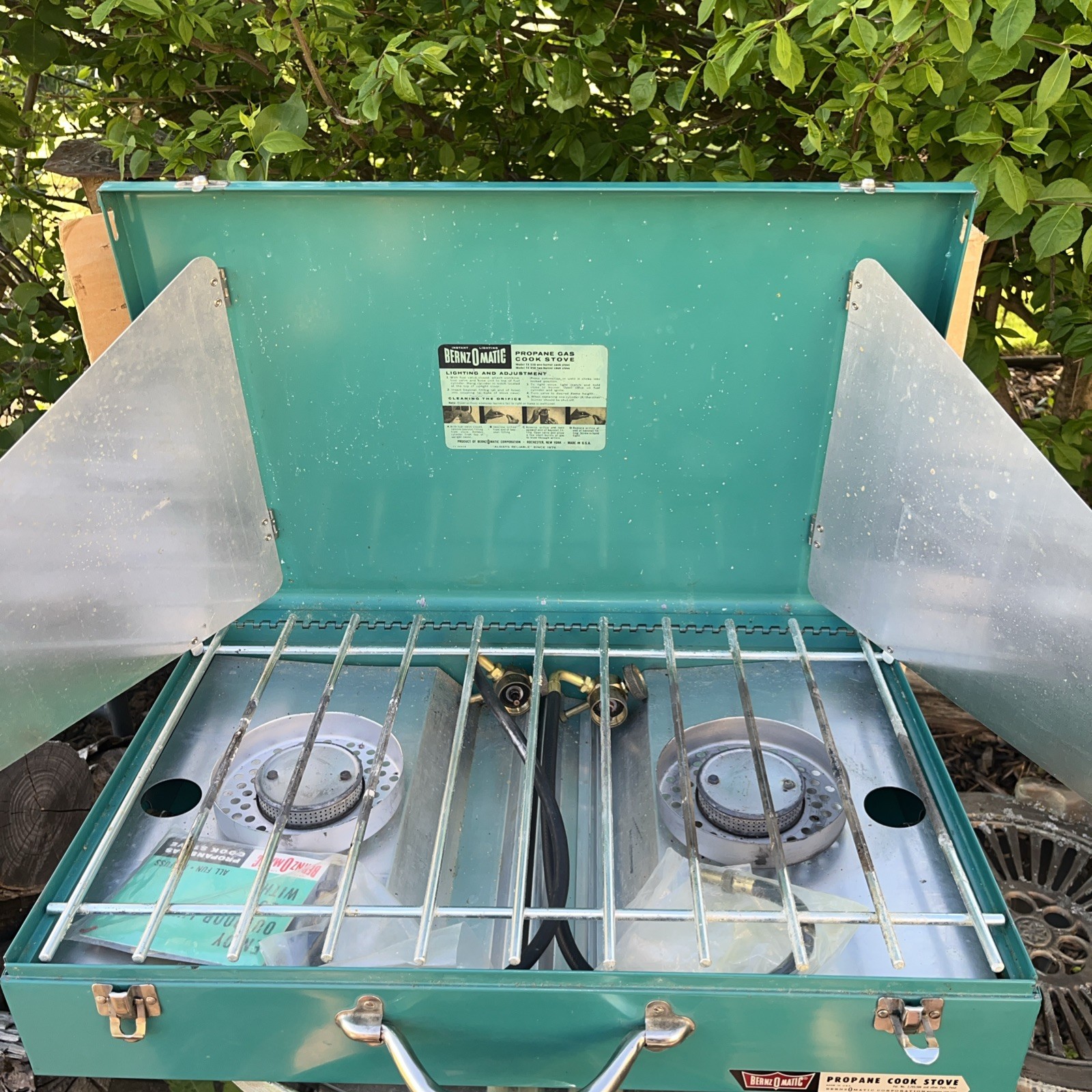 Vintage BernzOMatic Two Burner Propane Camp Camping Stove TX850 RARE In Box