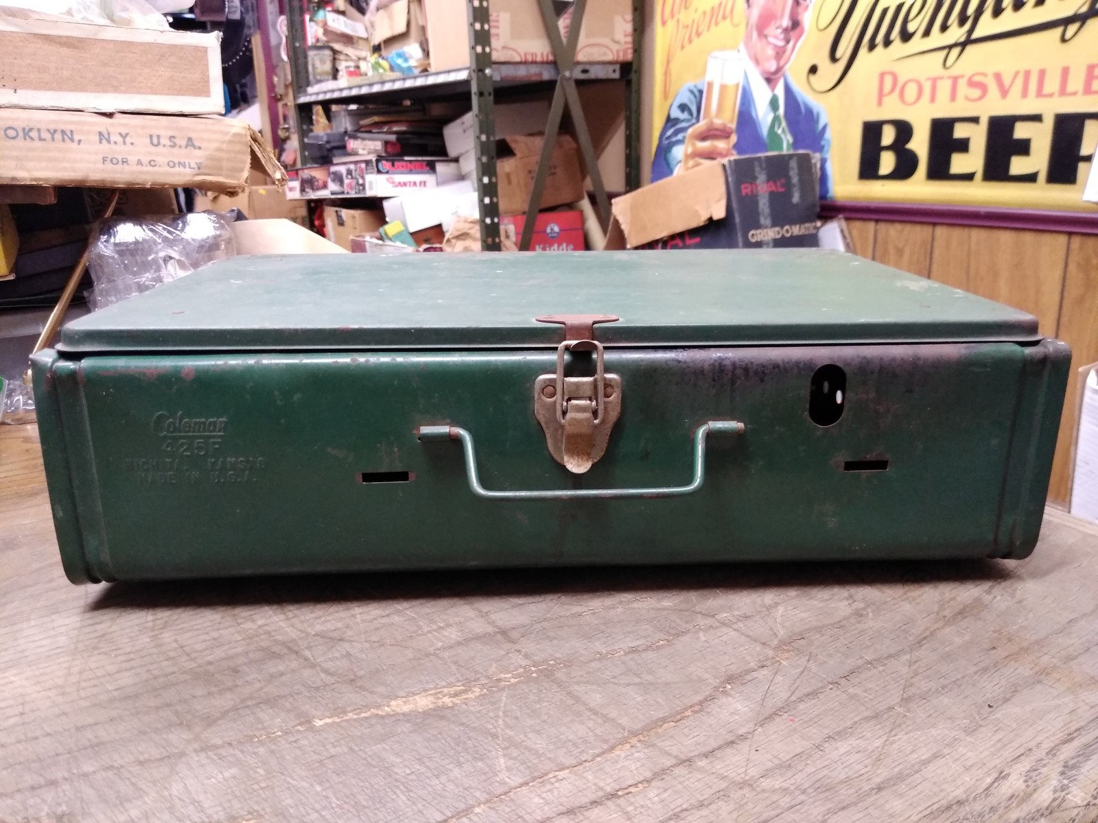 Vtg Coleman Model 425F 2 Burner Gas Fuel Green Portable Camping Stove 1984 USA!
