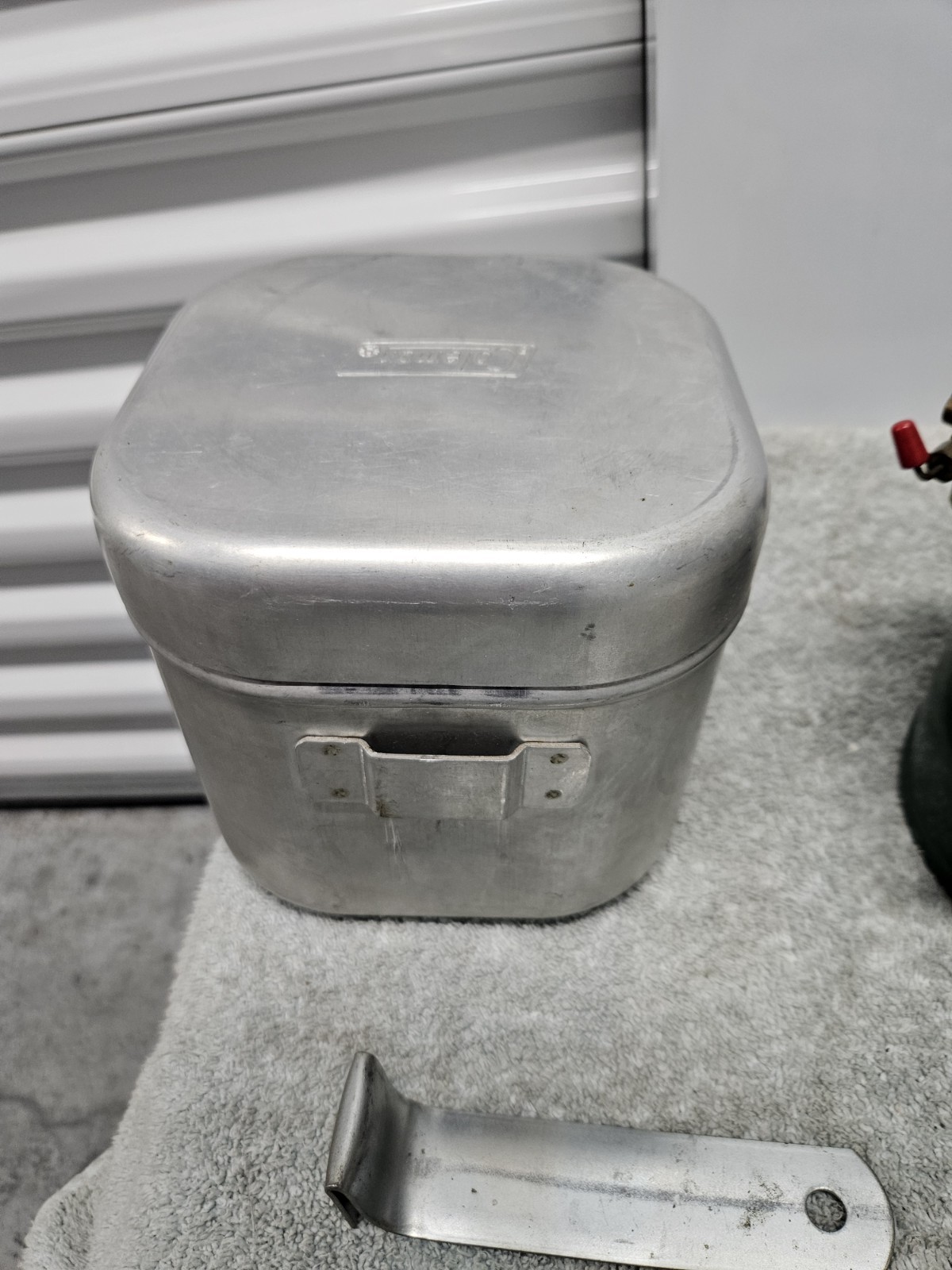 1971 COLEMAN 502 Single Burner Camp Stove With Aluminum Cook Kit Case Heat Drum