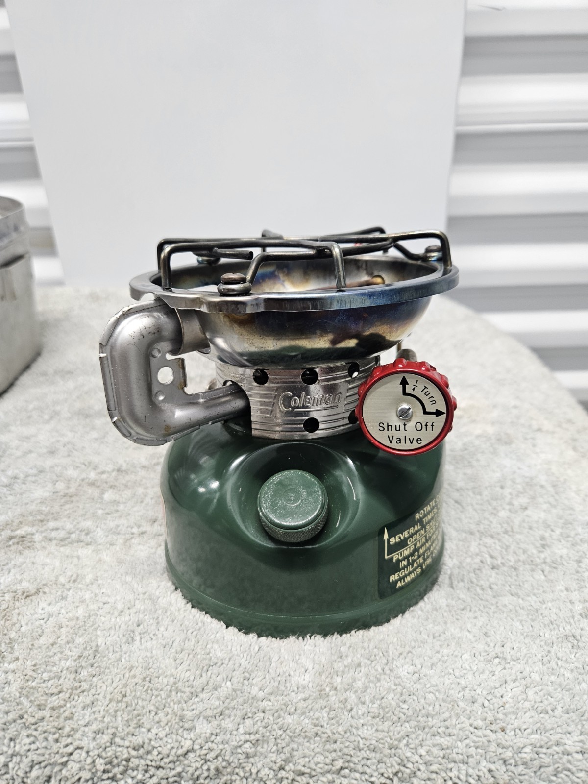 1971 COLEMAN 502 Single Burner Camp Stove With Aluminum Cook Kit Case Heat Drum