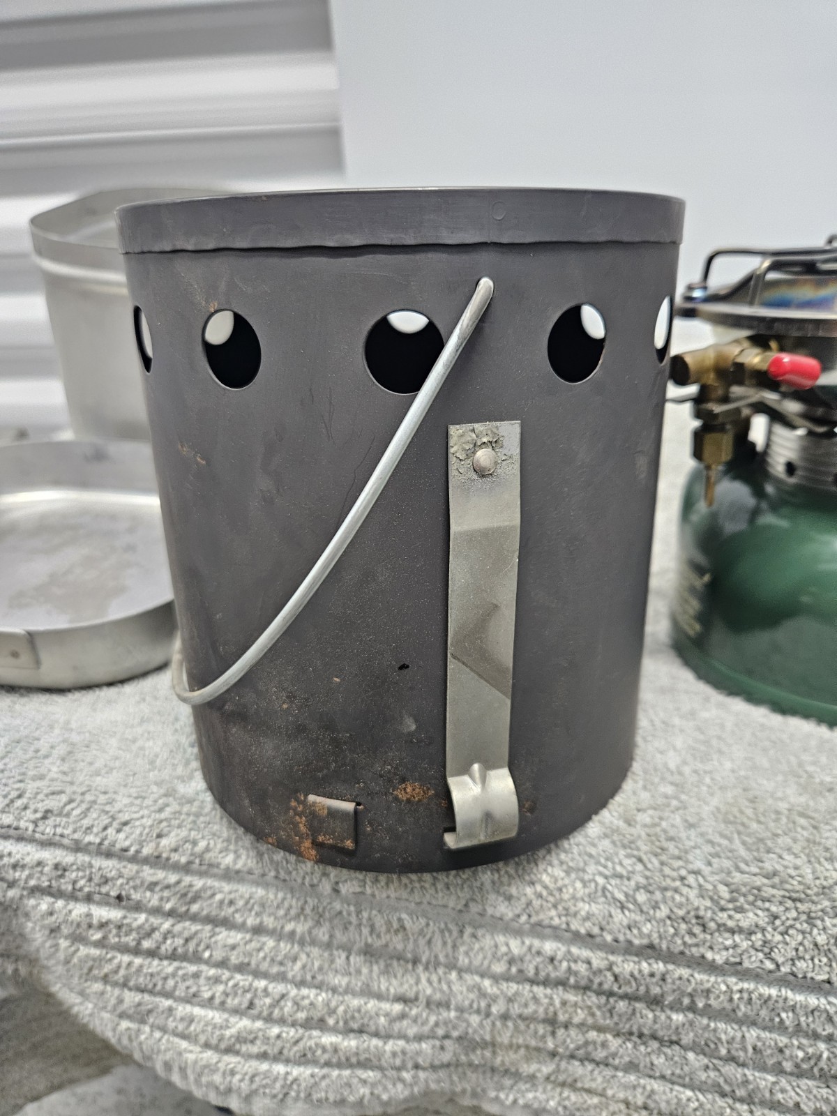 1971 COLEMAN 502 Single Burner Camp Stove With Aluminum Cook Kit Case Heat Drum