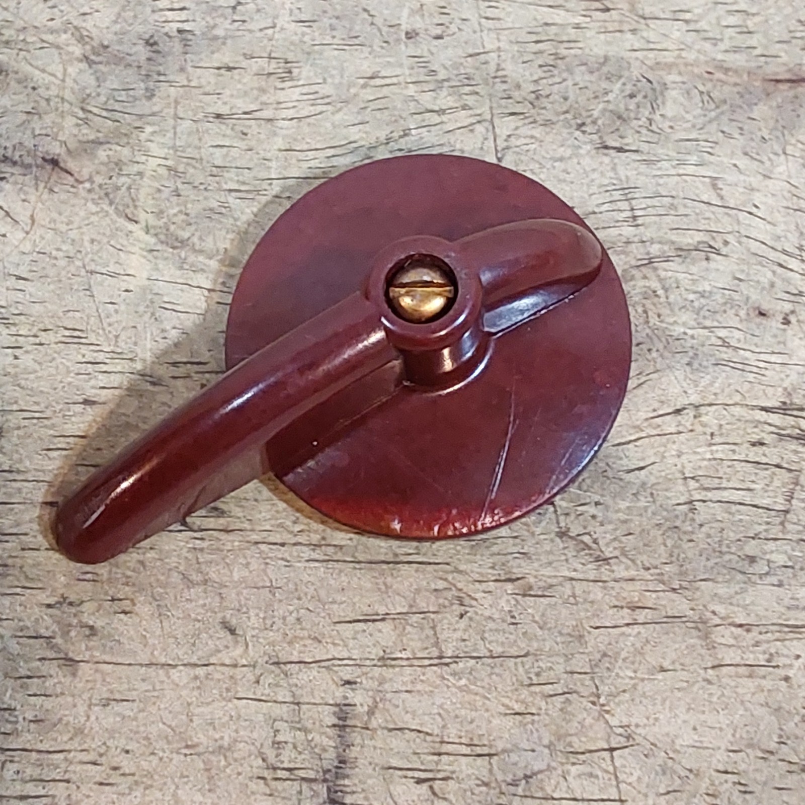 M1950 Wyott Military Stove – Valve Wheel Knob and Screw – Melted on edge