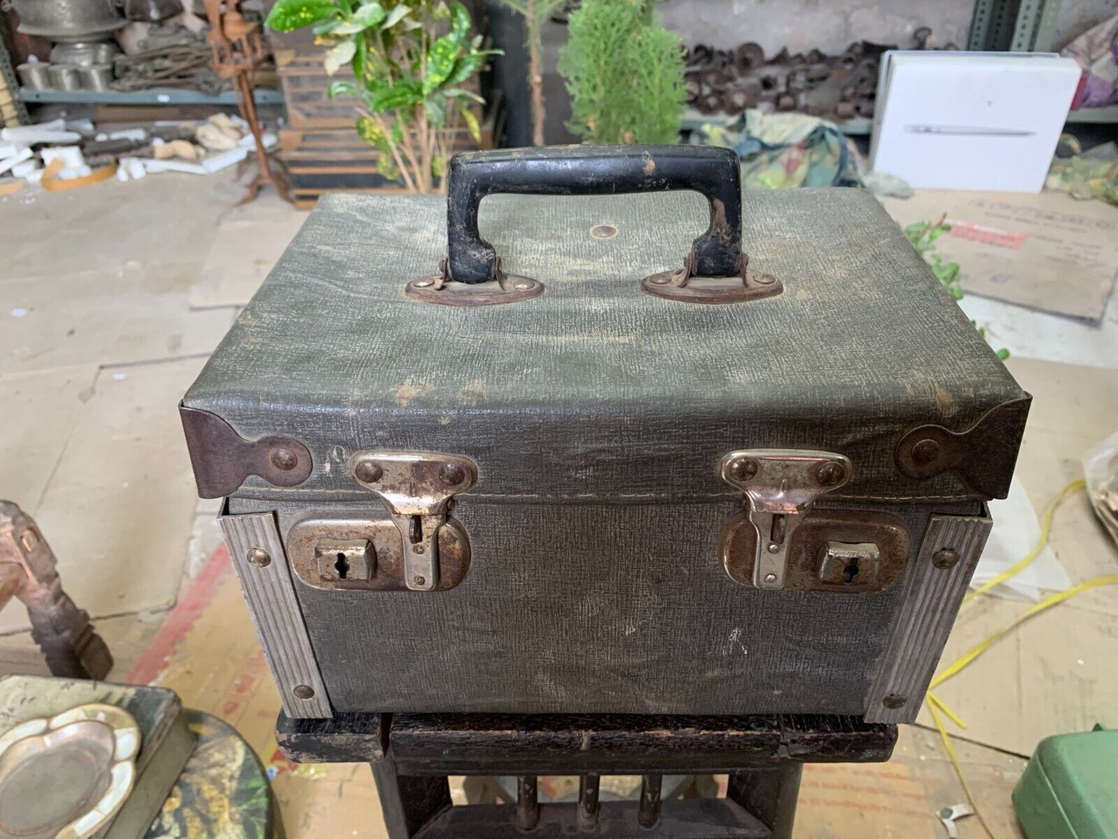 Vintage Wheel Brand China Made Portable Camping Kerosene Stove Burner Case Box