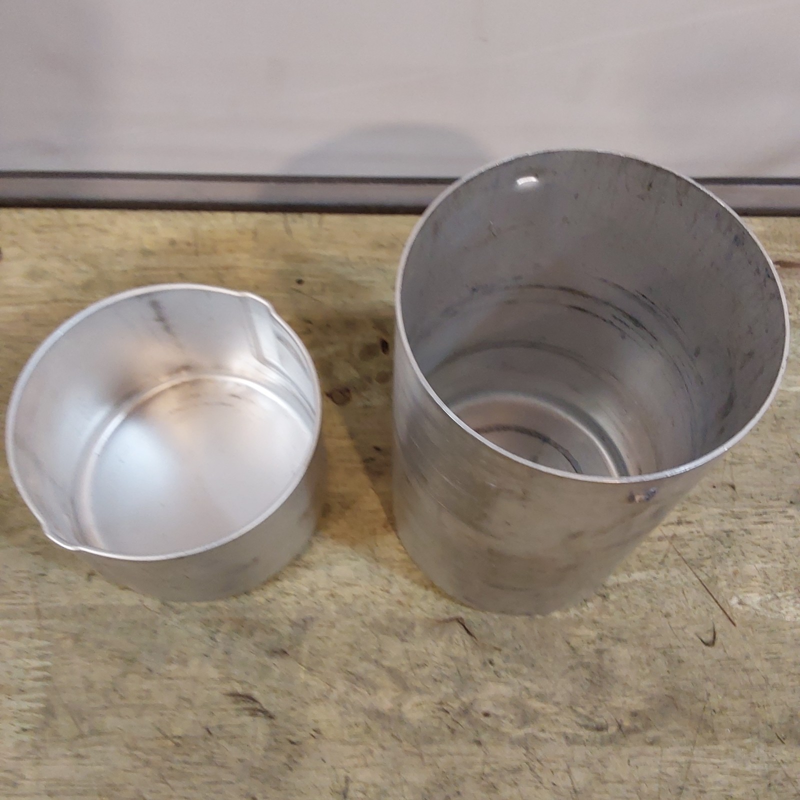 M1950 Stove Leyse – Case Pots Pans Canister – Dents Discoloration