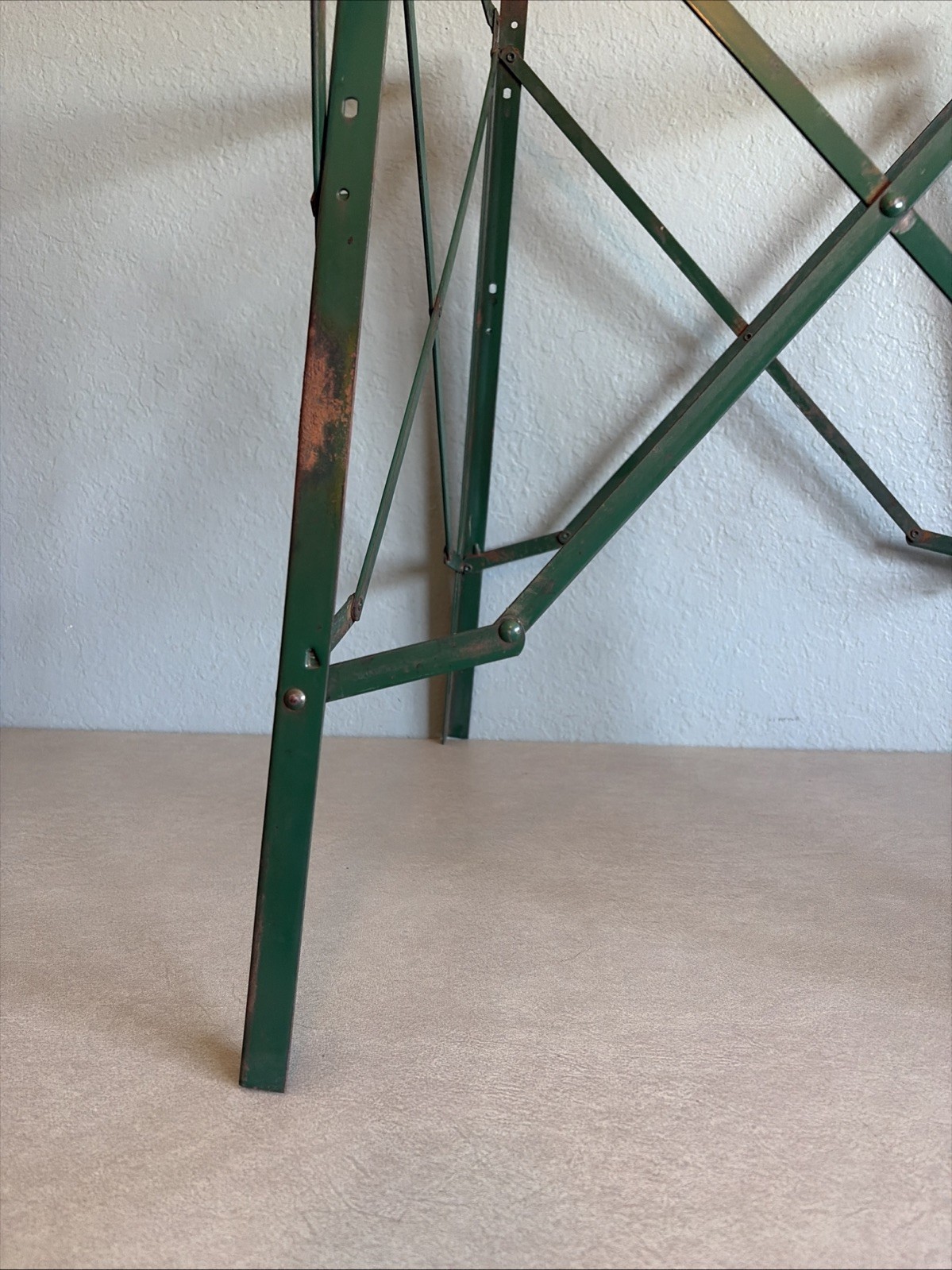 Vintage Coleman Heavy Steel Green Stove Cooler Folding High Stand No. 10 w/ Box