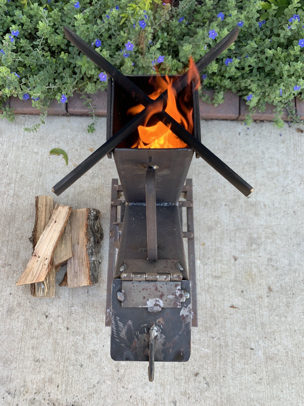 LAREDOS BLACKSMITHS PORTABLE ROCKET STOVE 2YRS WARRANTY