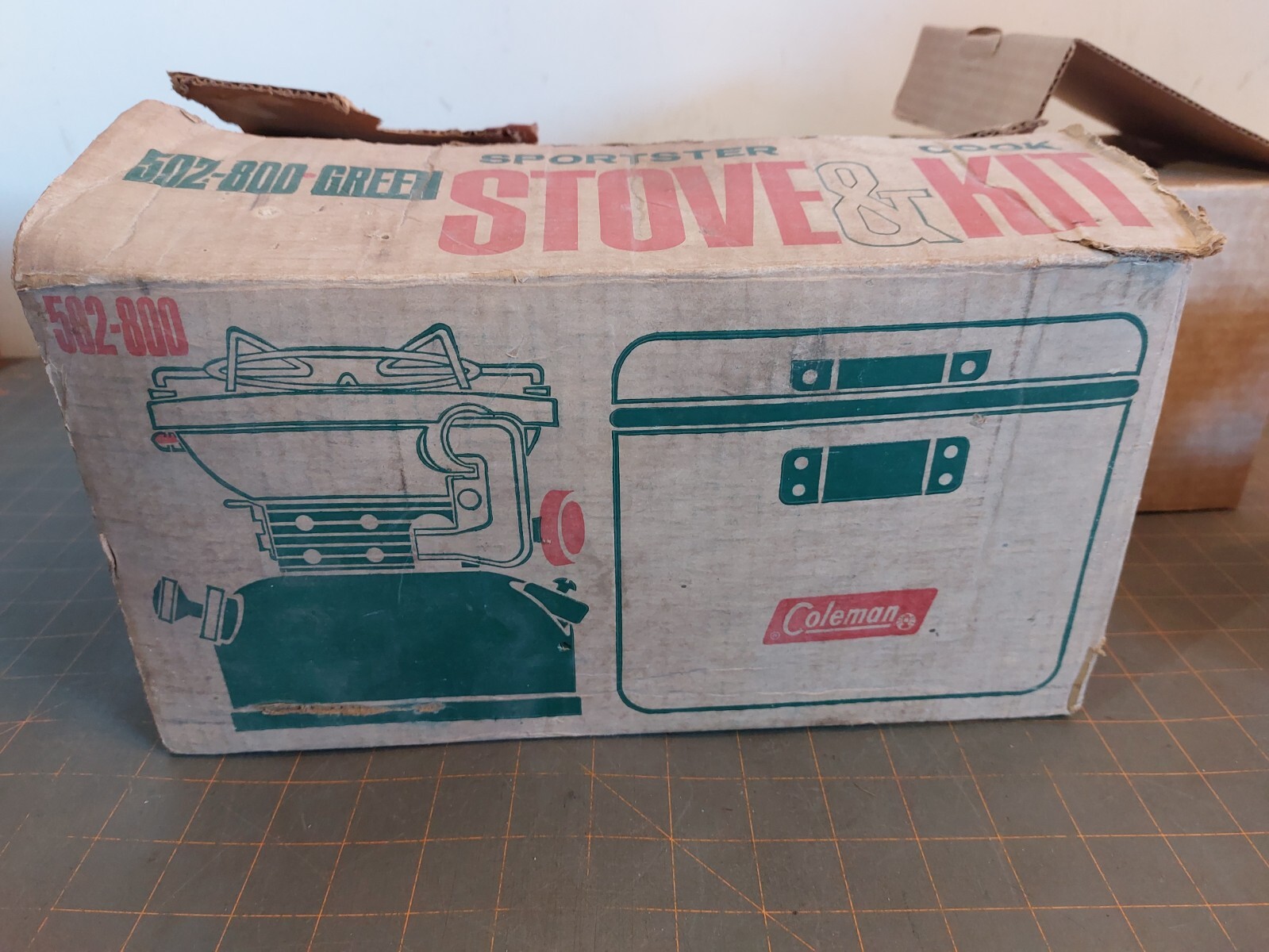COLEMAN 502-700 SINGLE BURNER CAMP STOVE 1970 w BOX 502-800 Kit