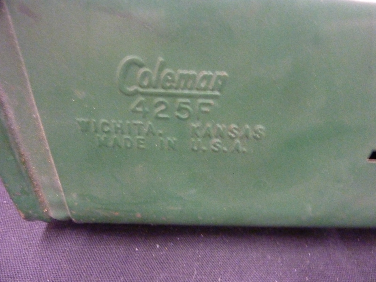 VINTAGE COLEMAN MODEL 425F GAS PORTABLE CAMP STOVE 2 BURNER GREEN