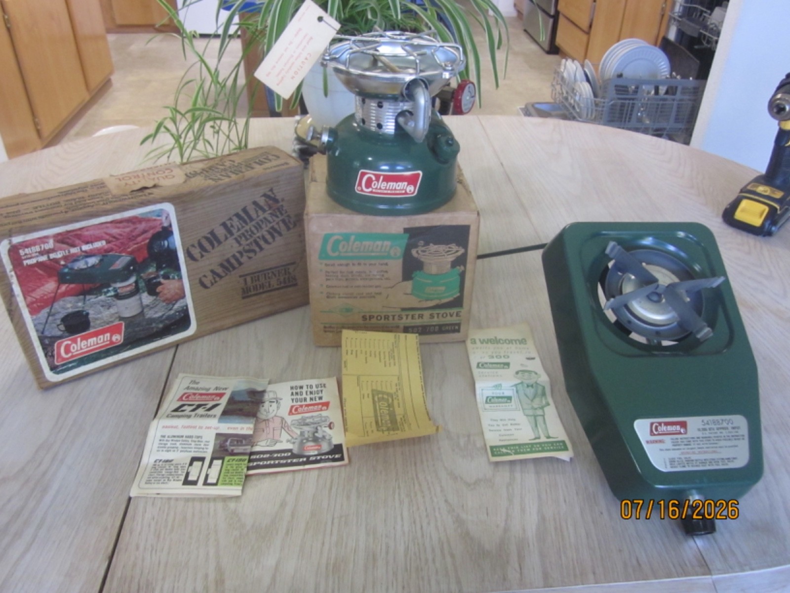 2 VTG NEVER USED & IN ORIG BOXES COLEMAN SINGLE BURNER STOVES-1, #502 & 1, #5418