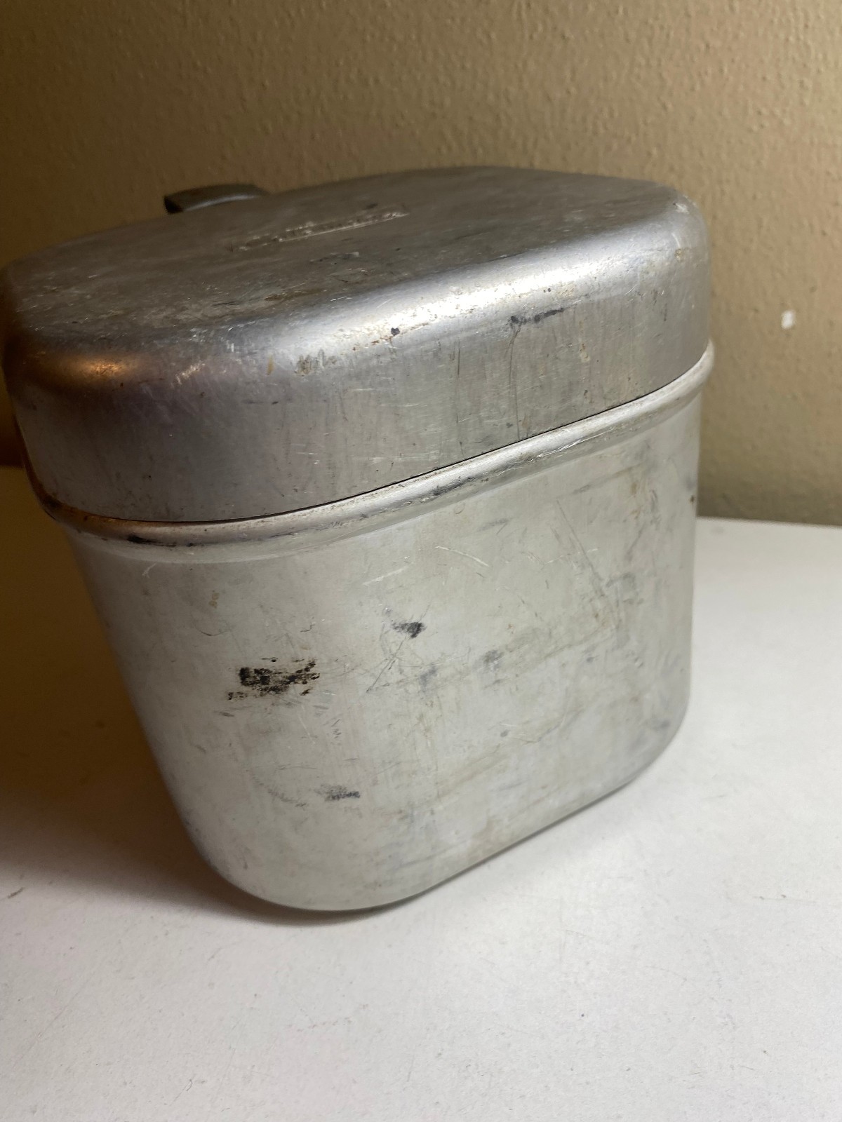 Vintage Coleman Camp Stove 502-700 Burner Metal Carrying Case Container 1976