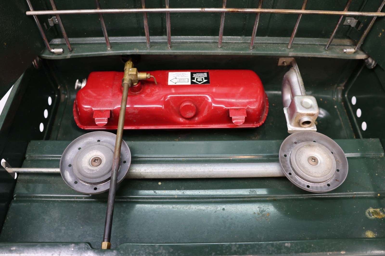 Coleman 413H Powerhouse Dual 2-Burner Gas Camp Stove Date 06/89