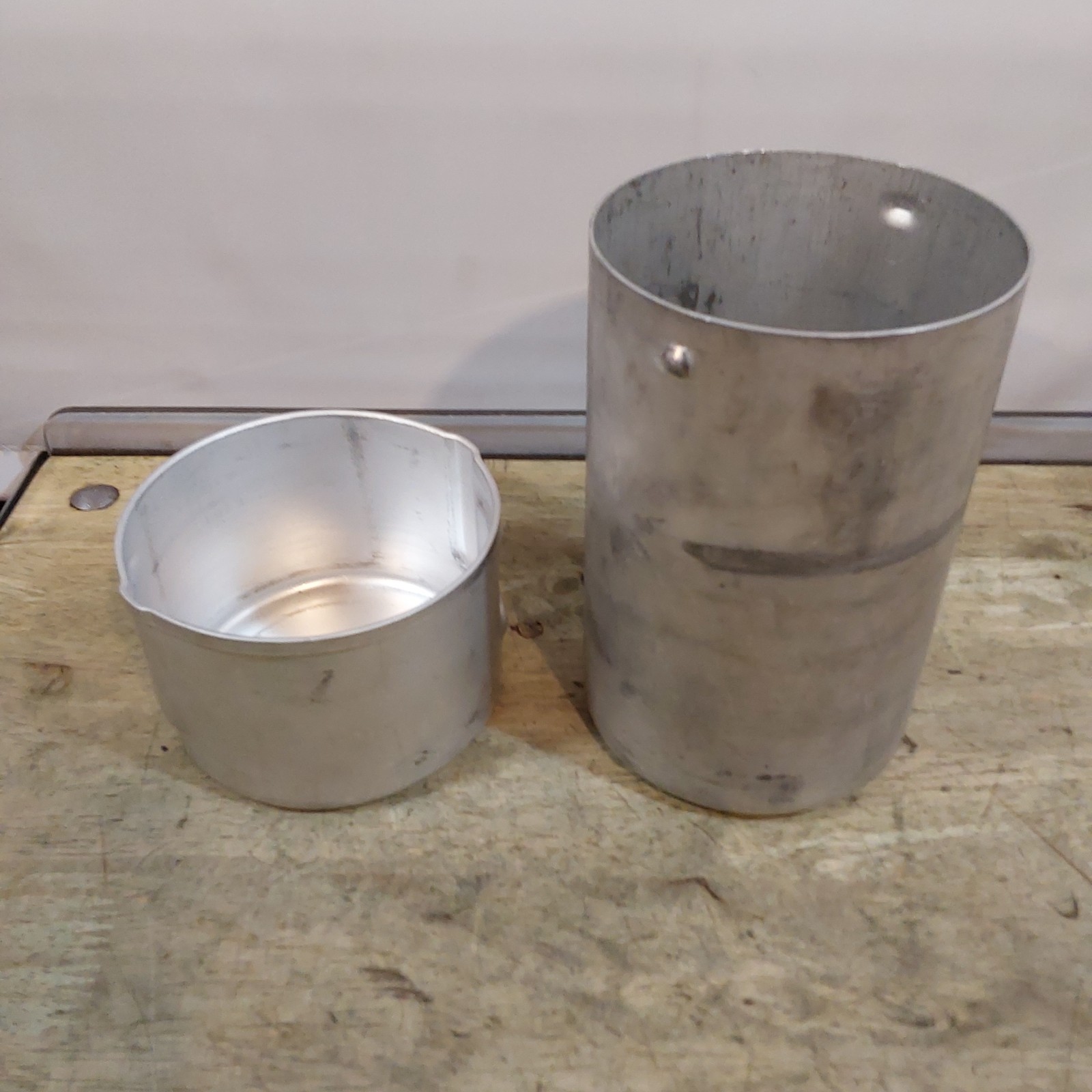 M1950 Stove Leyse – Case Pots Pans Canister – Dents Discoloration