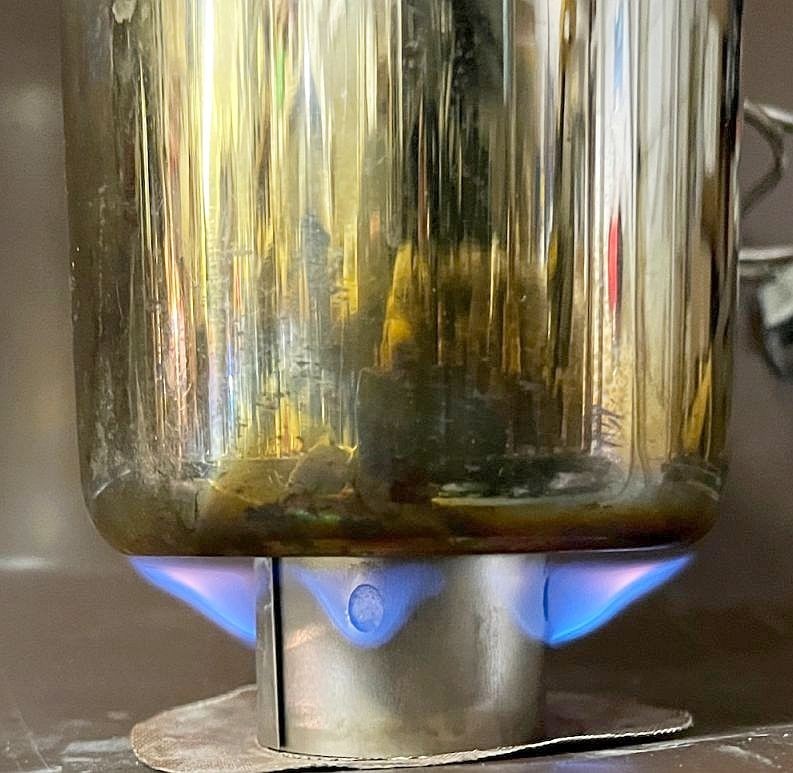 SimpleStove – 4 SnowStones absorb alcohol, you can simmer or cook fast
