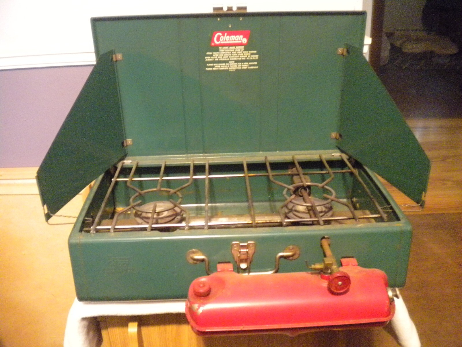Coleman 2 Burner Camp Stove Model 413G Dated 5/70 Tested and Working