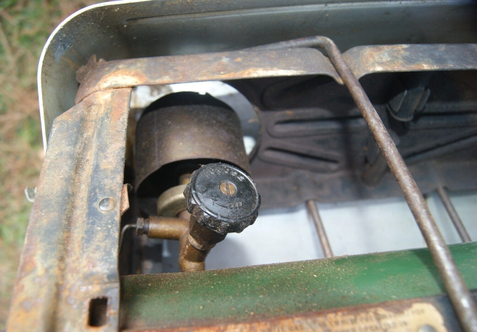 AGMCO 1944 2 BURNER MILITARY STOVE WITH ALUMINUM CASE