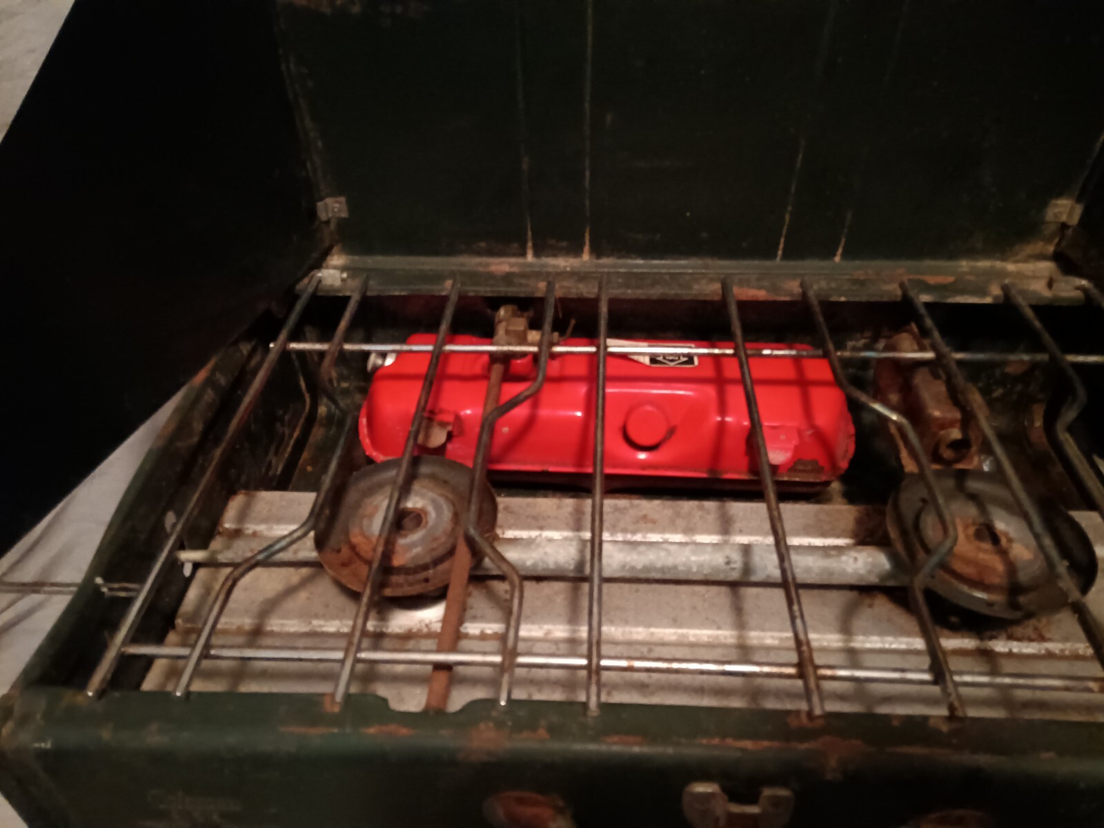 Vintage Coleman Model 413H Two Burner Green Gas Camp Stove Dated 9/84
