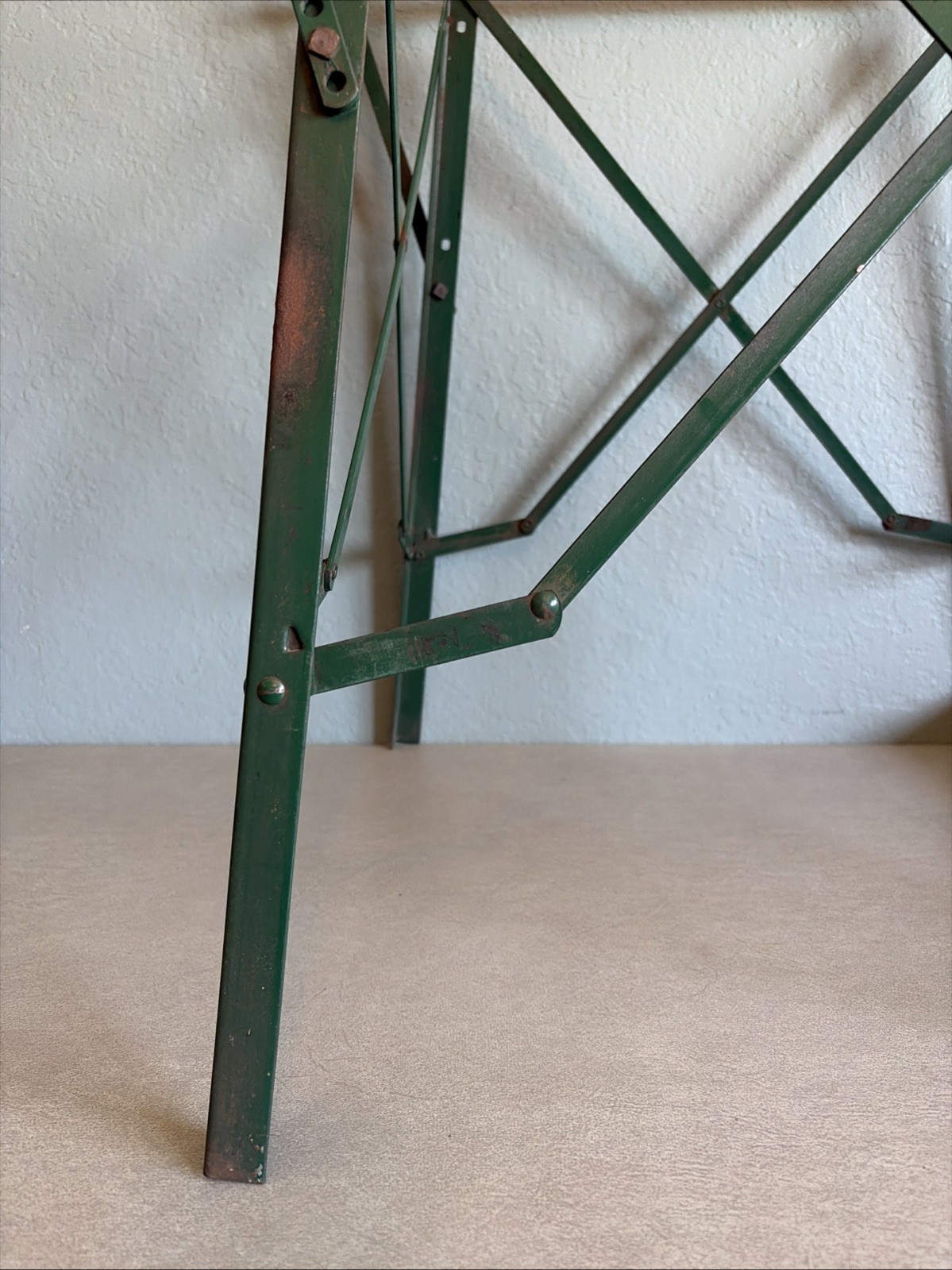 Vintage Coleman Heavy Steel Green Stove Cooler Folding High Stand No. 10 w/ Box