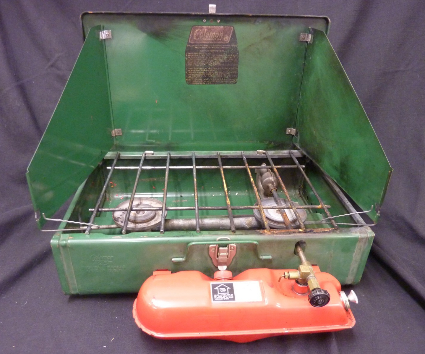 VINTAGE COLEMAN MODEL 425F GAS PORTABLE CAMP STOVE 2 BURNER GREEN