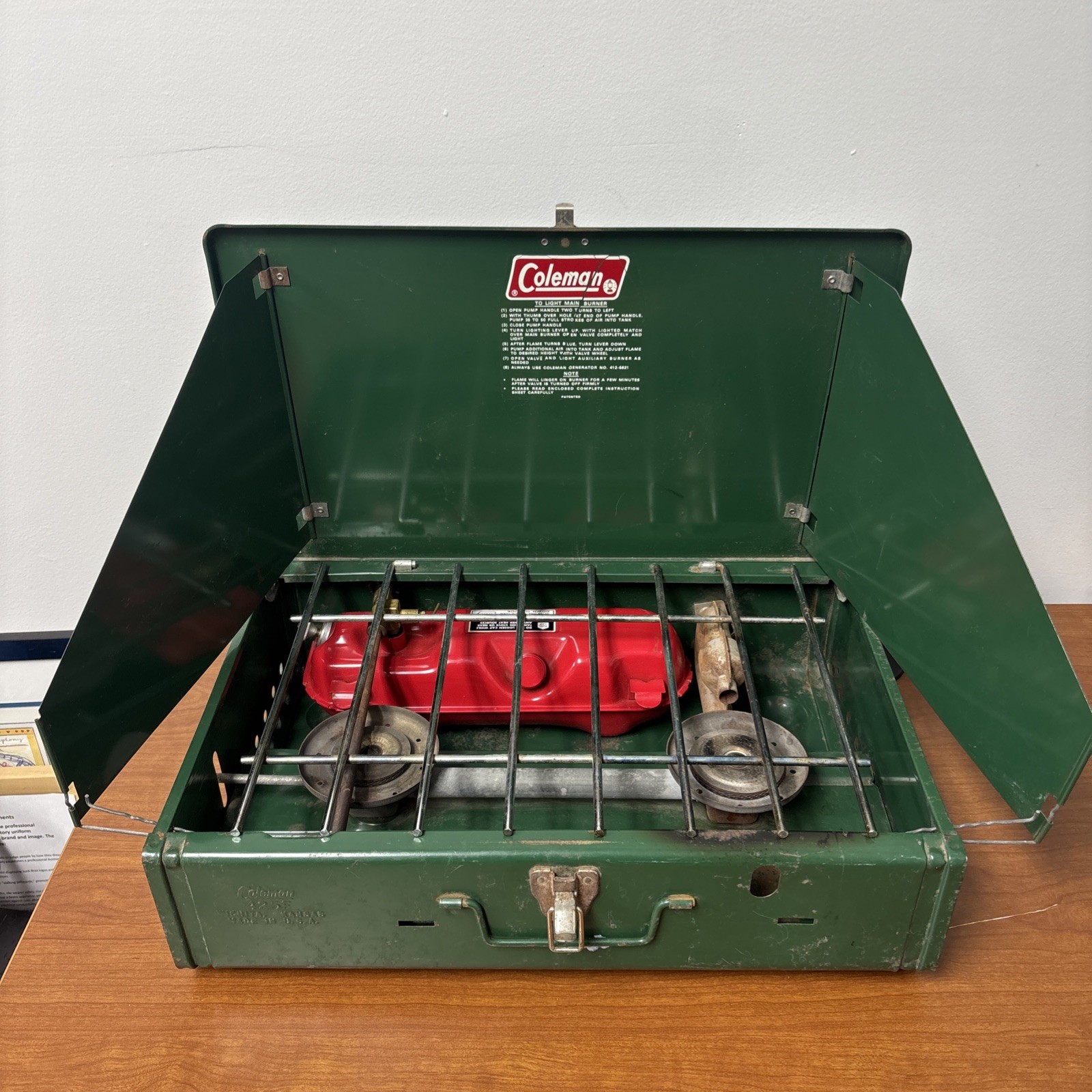 Vintage 1970s Coleman 2- Burner Camp Stove Model 425F499 w/ Original Box