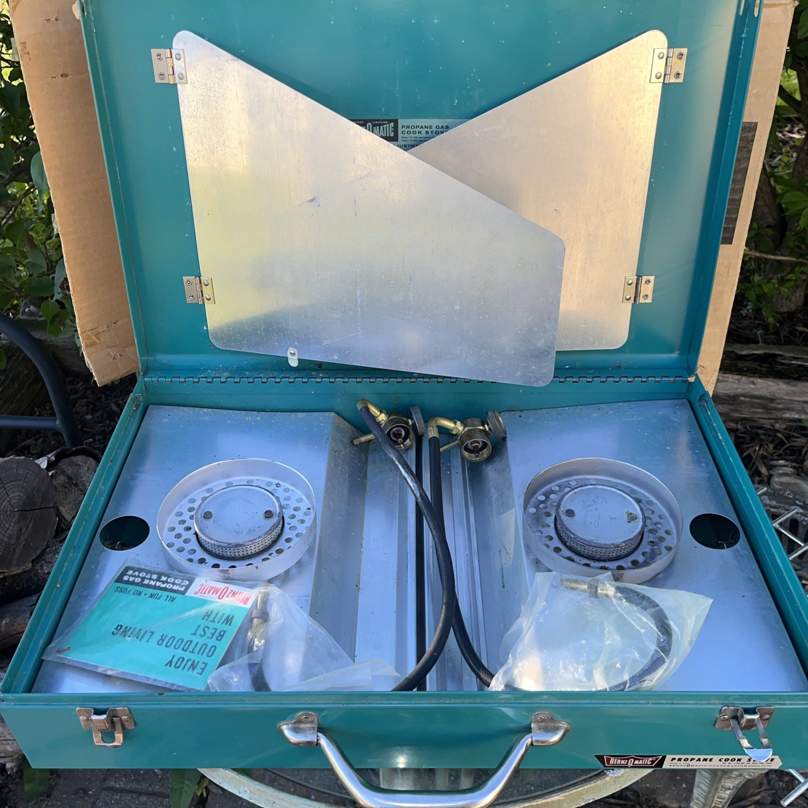 Vintage BernzOMatic Two Burner Propane Camp Camping Stove TX850 RARE In Box