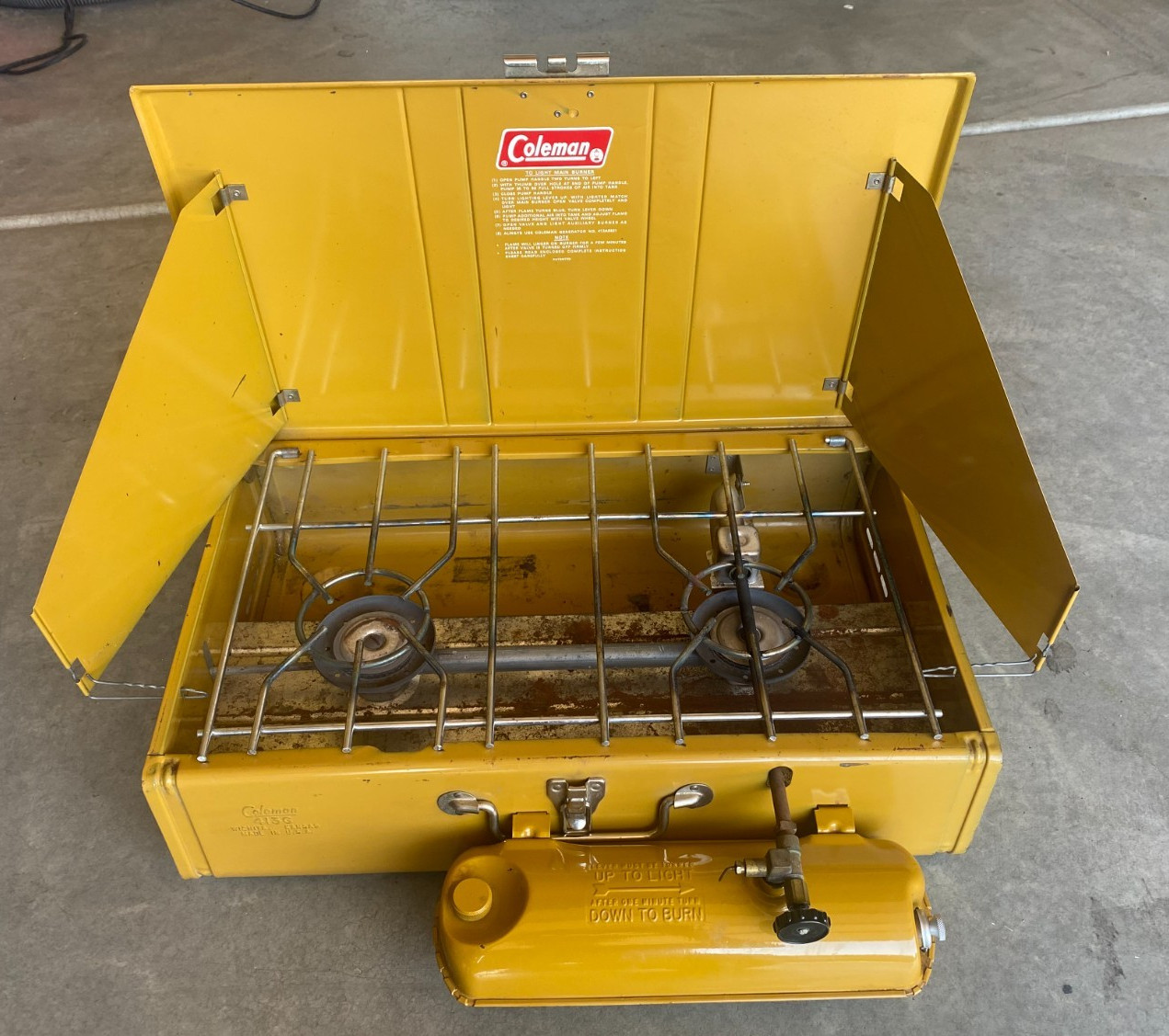 1973 Vintage Coleman Gold Bond 413G 2 Burner Stove Good Condition