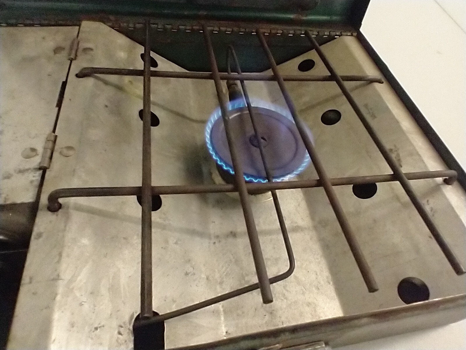 INSTA-LITE ONE BURNER PROPANE CAMP STOVE RARE VINTAGE CAMPING. Tested. Works.