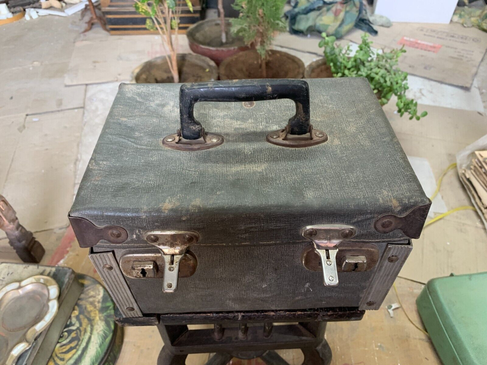 Vintage Wheel Brand China Made Portable Camping Kerosene Stove Burner Case Box