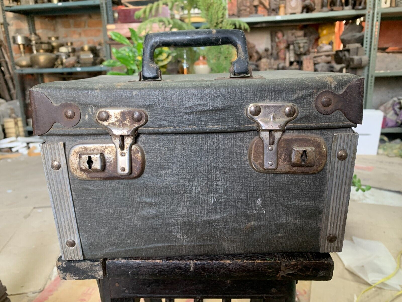 Vintage Wheel Brand China Made Portable Camping Kerosene Stove Burner Case Box
