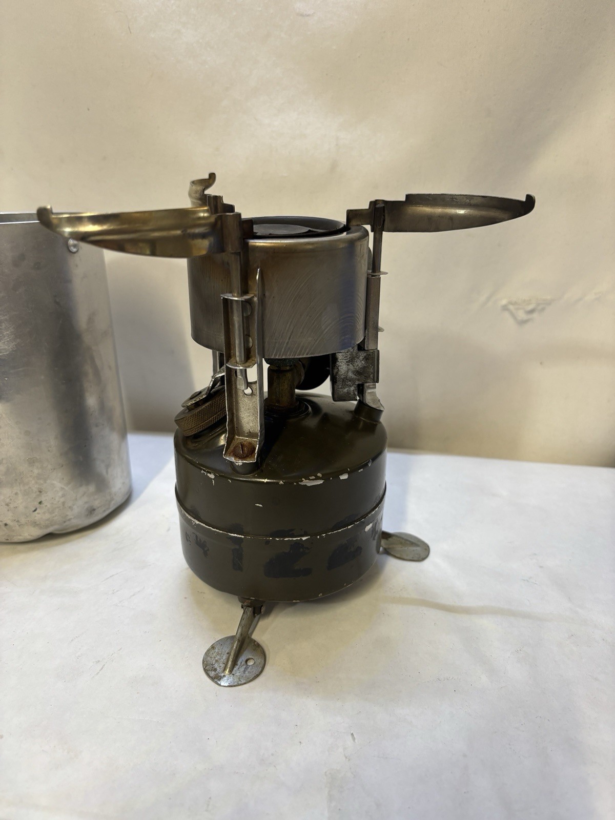 US Military Gasoline Burner Stove M – 1950 With Aluminum Case Rogers 1966