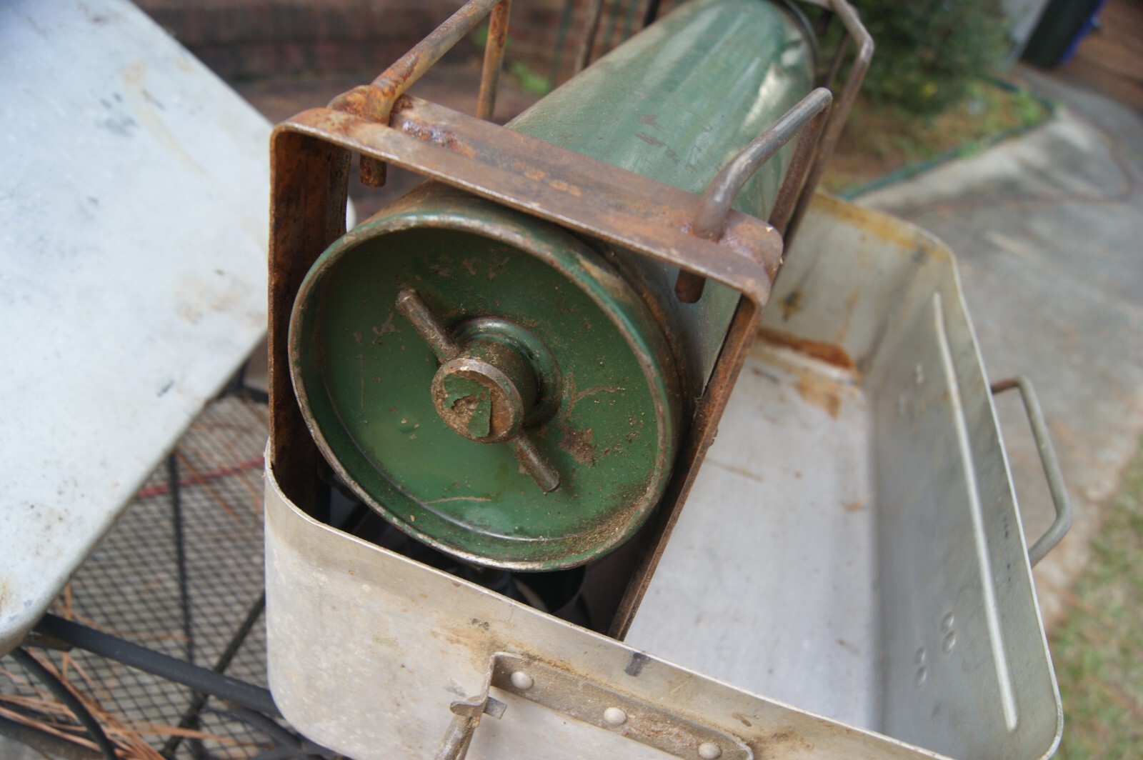 AGMCO 1944 2 BURNER MILITARY STOVE WITH ALUMINUM CASE