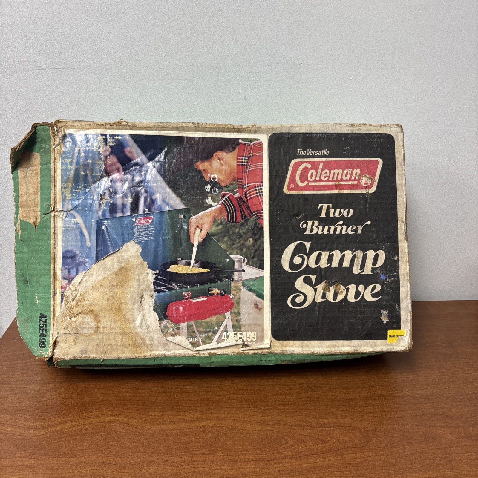 Vintage 1970s Coleman 2- Burner Camp Stove Model 425F499 w/ Original Box