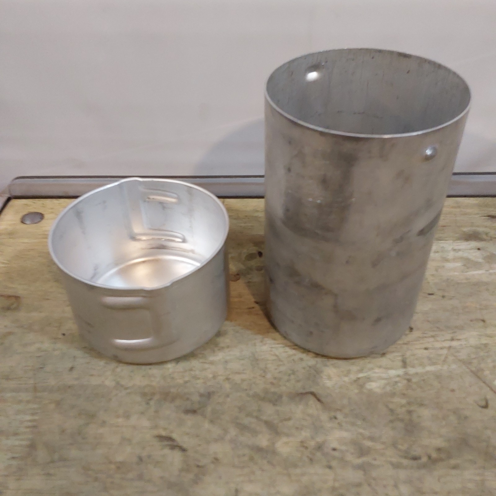 M1950 Stove Leyse – Case Pots Pans Canister – Dents Discoloration