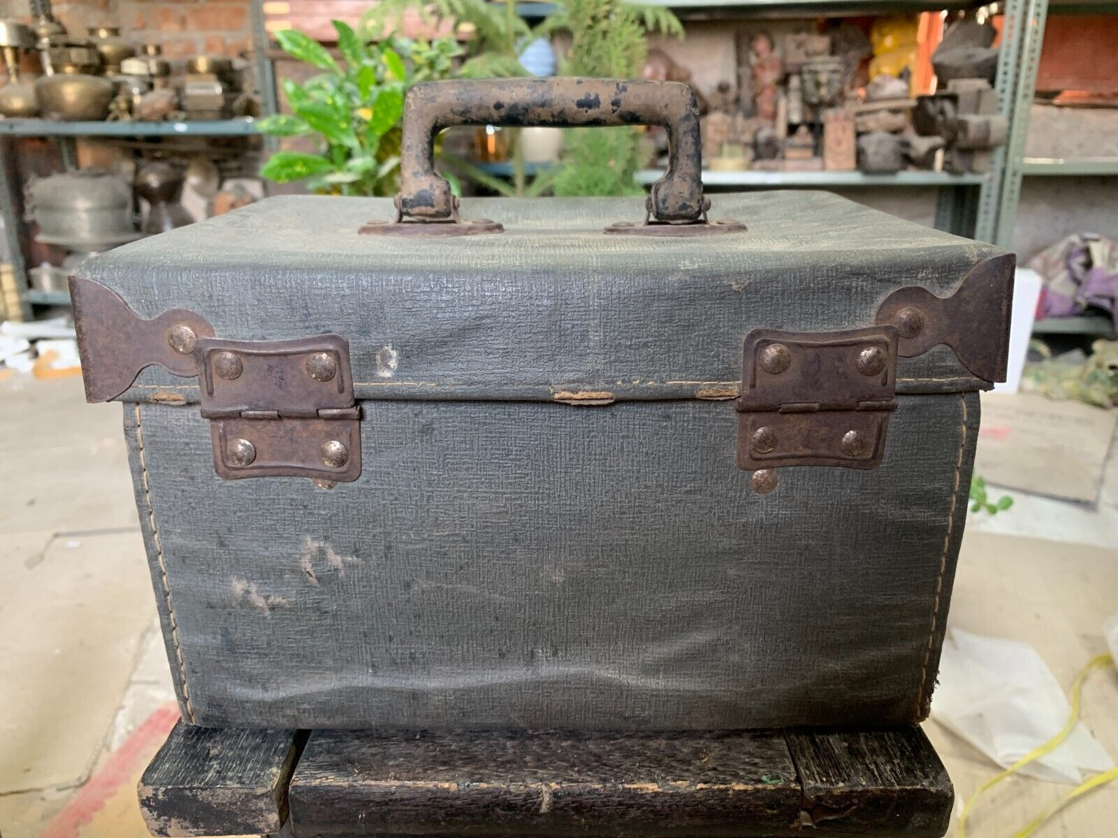 Vintage Wheel Brand China Made Portable Camping Kerosene Stove Burner Case Box