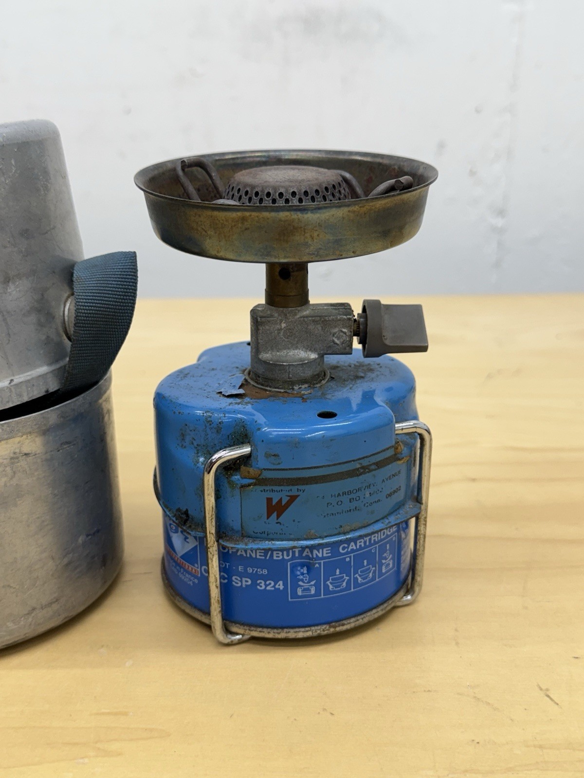 GAZ GLOBE TROTTER BACKPACK STOVE WITH METAL CANISTER BUTANE POT