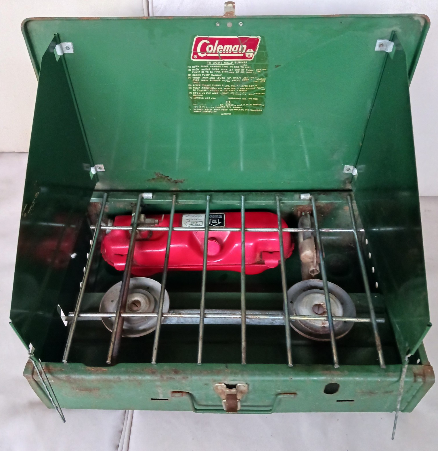 Coleman 2 Burner Camp Stove Model 425F Untested For Parts or Repair Only READ!