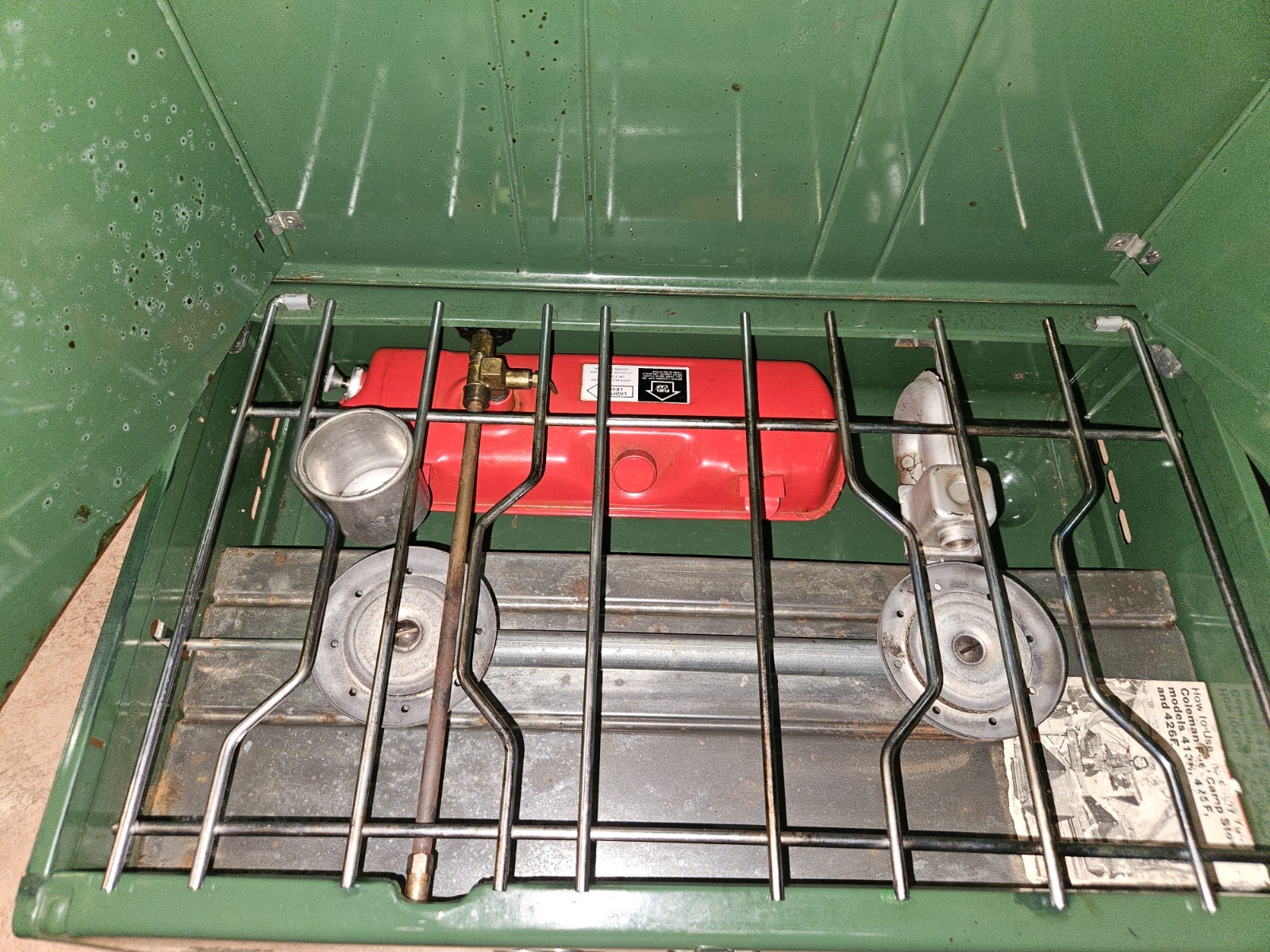 Coleman 413H Portable 2 Burner Gas Camping Stove Windscreens w/ Red Tank