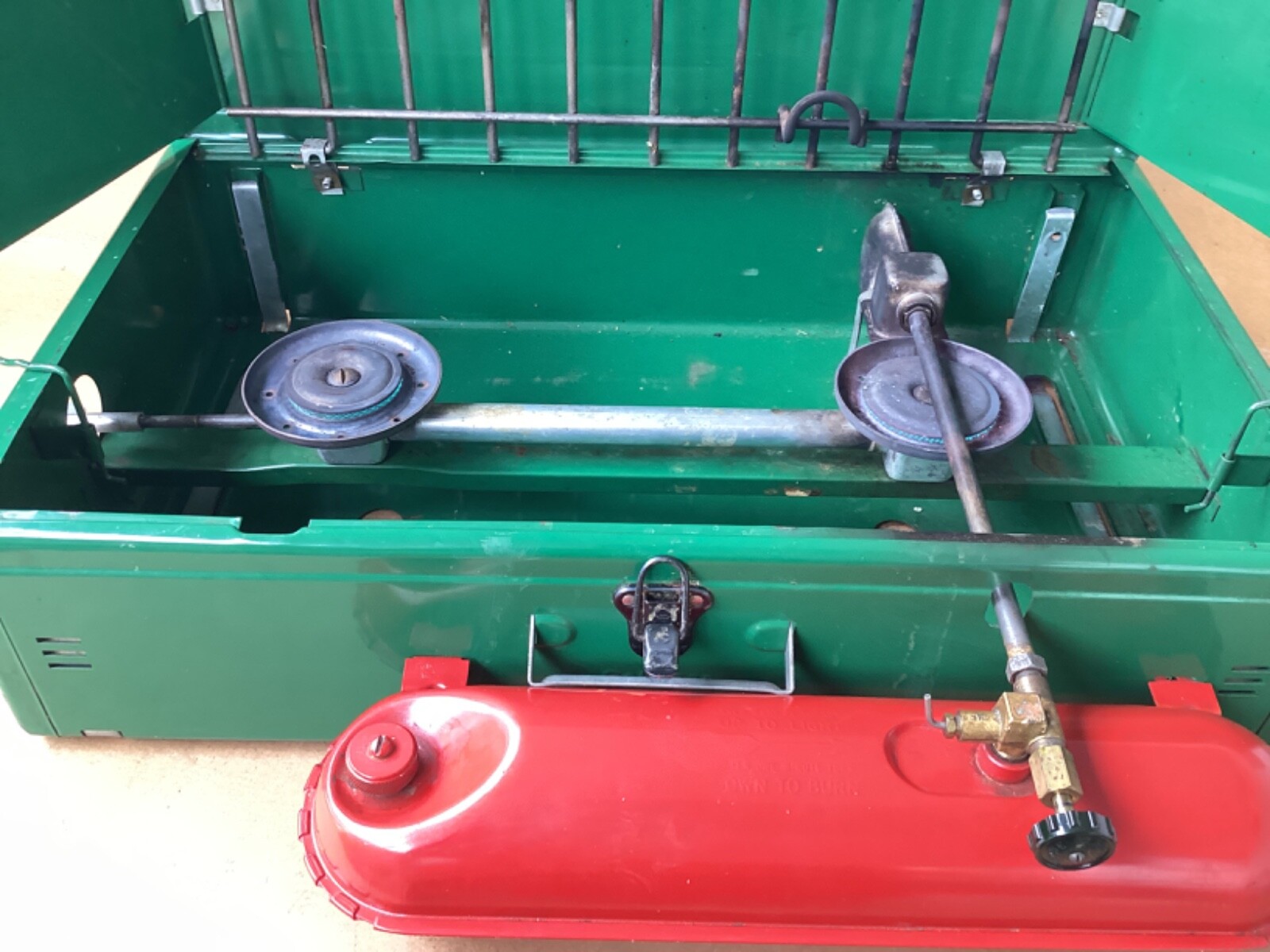 Vintage Coleman 413E Gasoline Gas Camp Cook Stove Original Box Wichita Kansas