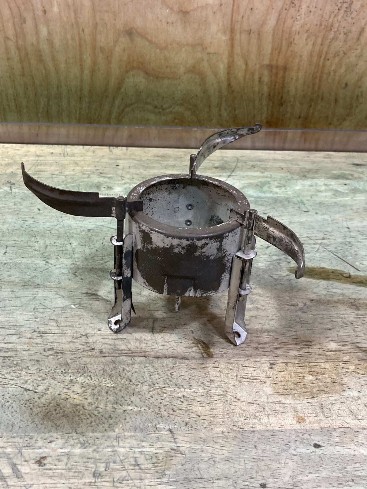 M1950 Rogers Stove – Grate – Discoloration – From Un-fired Stove