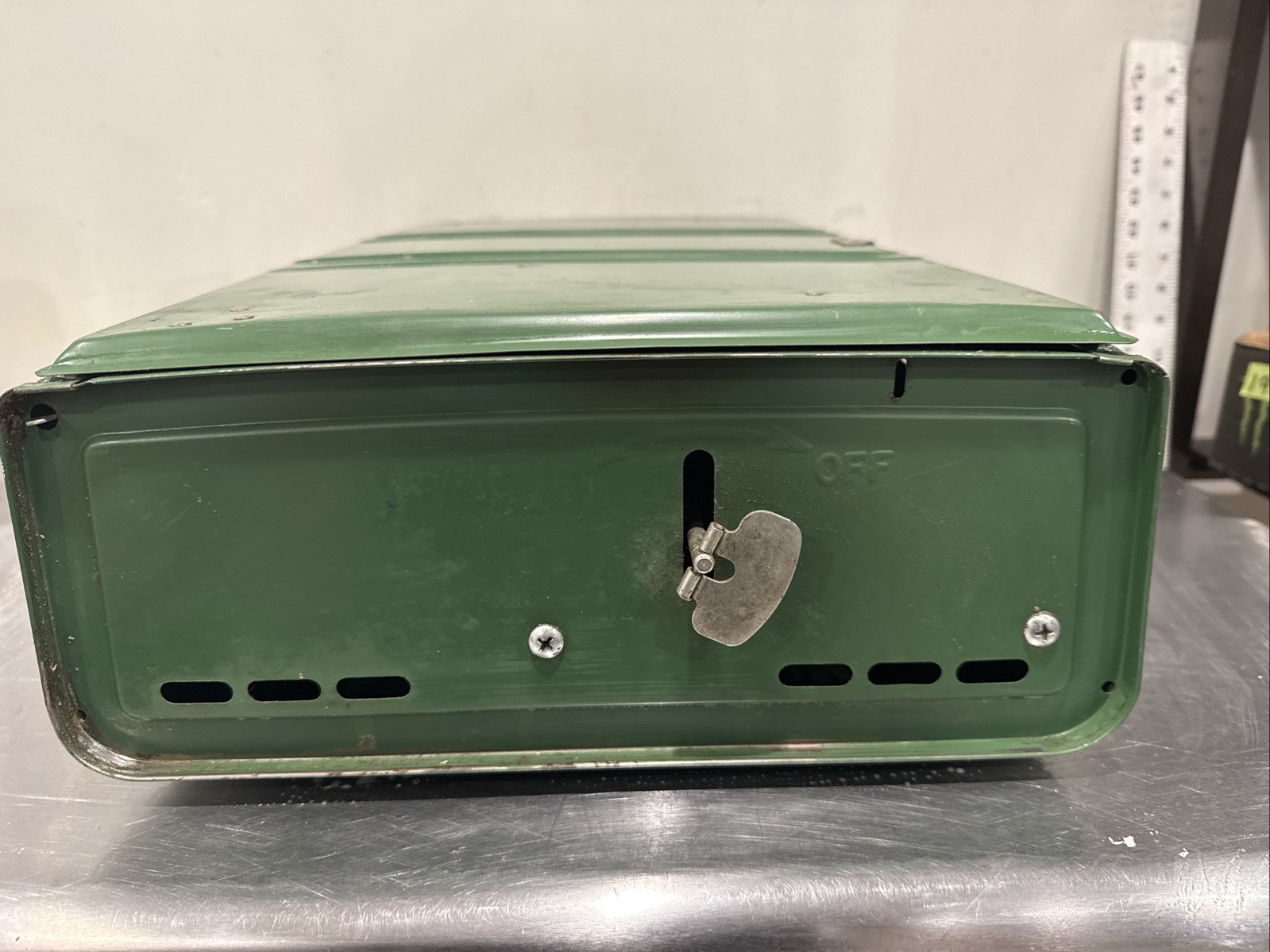 Vintage Coleman 413H 2-Burner Liquid Fuel Camp Stove Made in USA Green