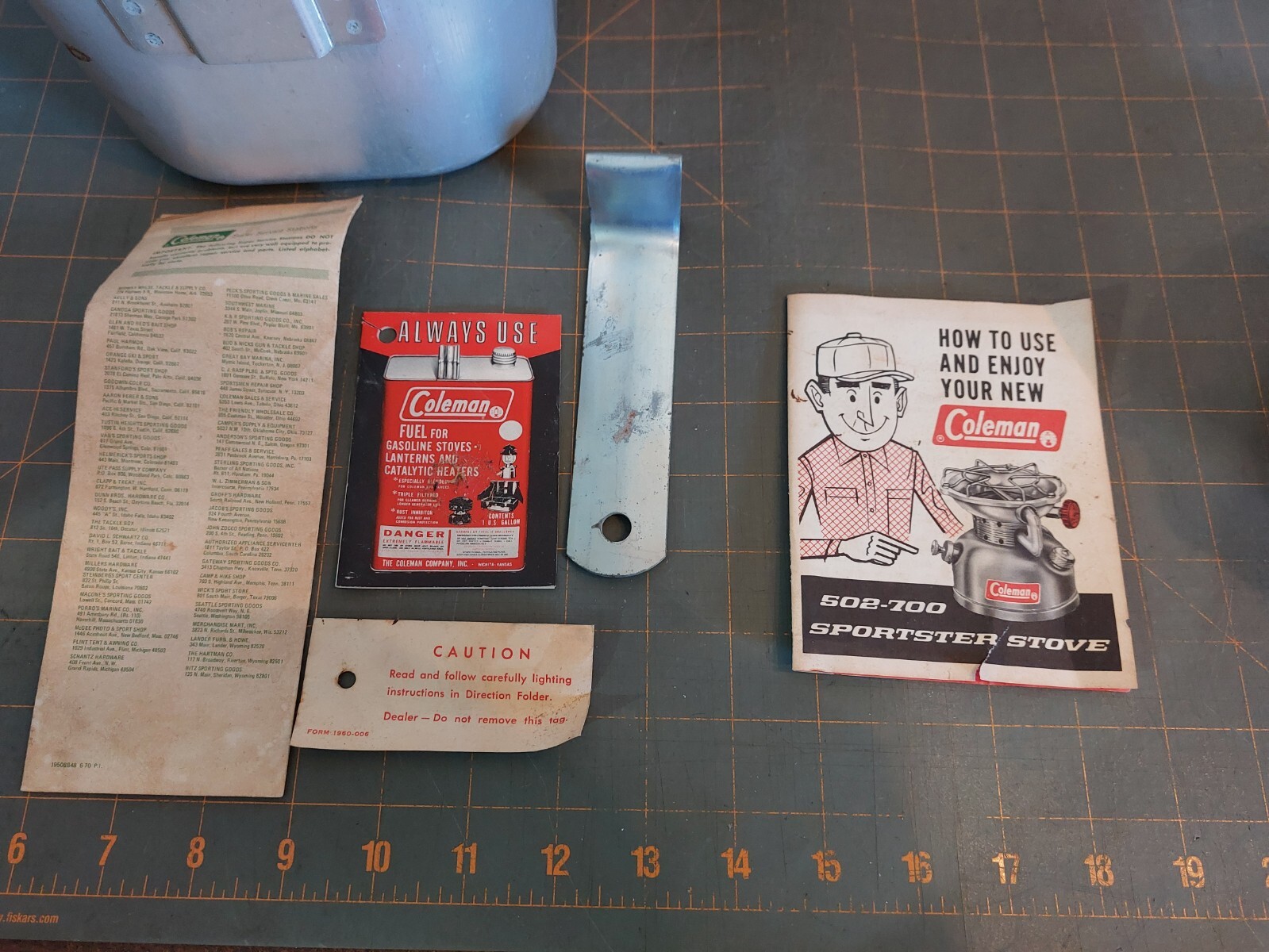COLEMAN 502-700 SINGLE BURNER CAMP STOVE 1970 w BOX 502-800 Kit