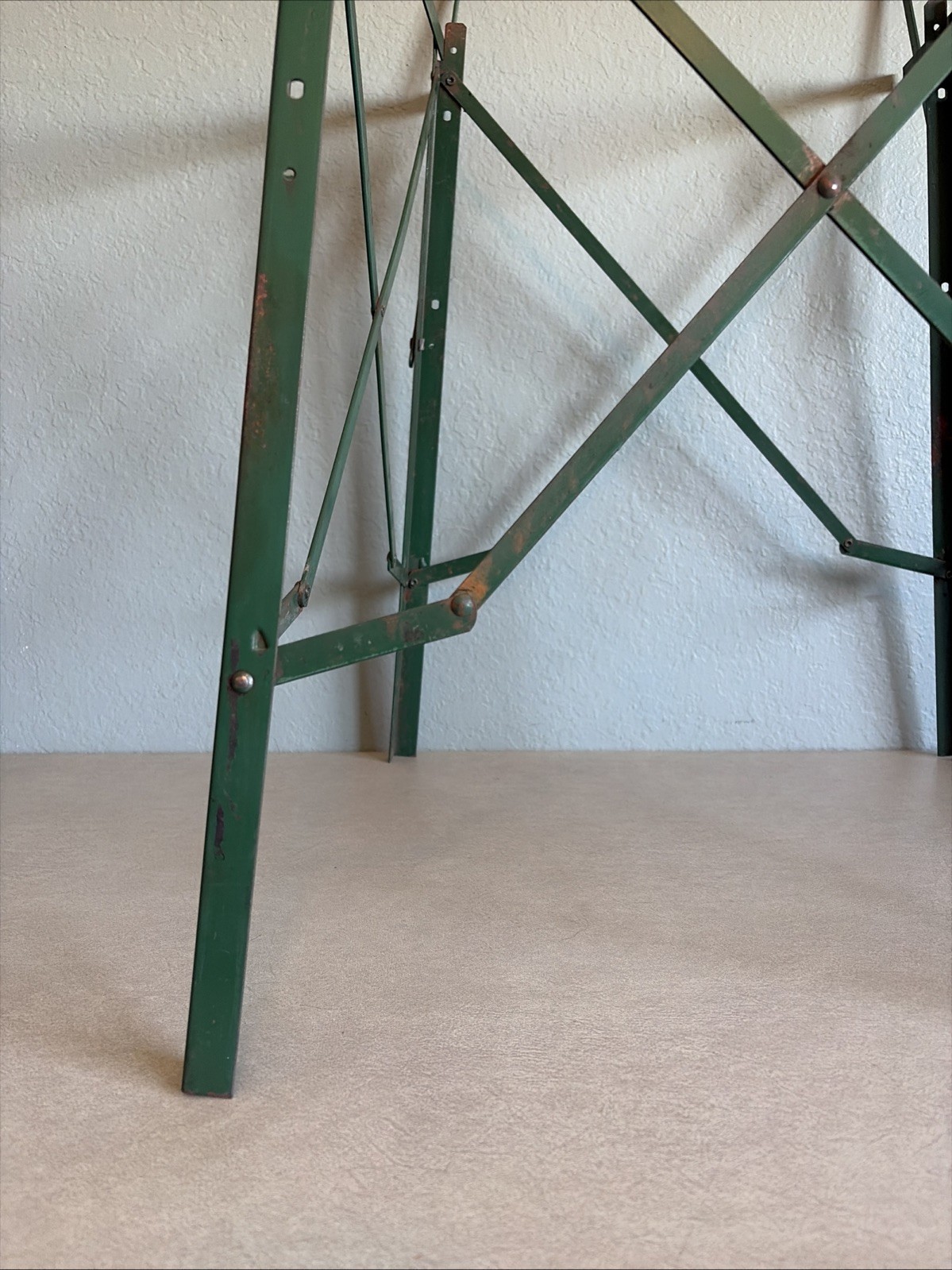 Vintage Coleman Heavy Steel Green Stove Cooler Folding High Stand No. 10 w/ Box