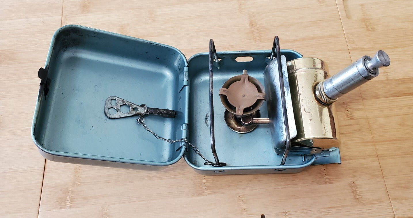 OPTIMUS 8R Vintage Swedish Portable Gasoline/White Gas Camp Stove in Clamshell