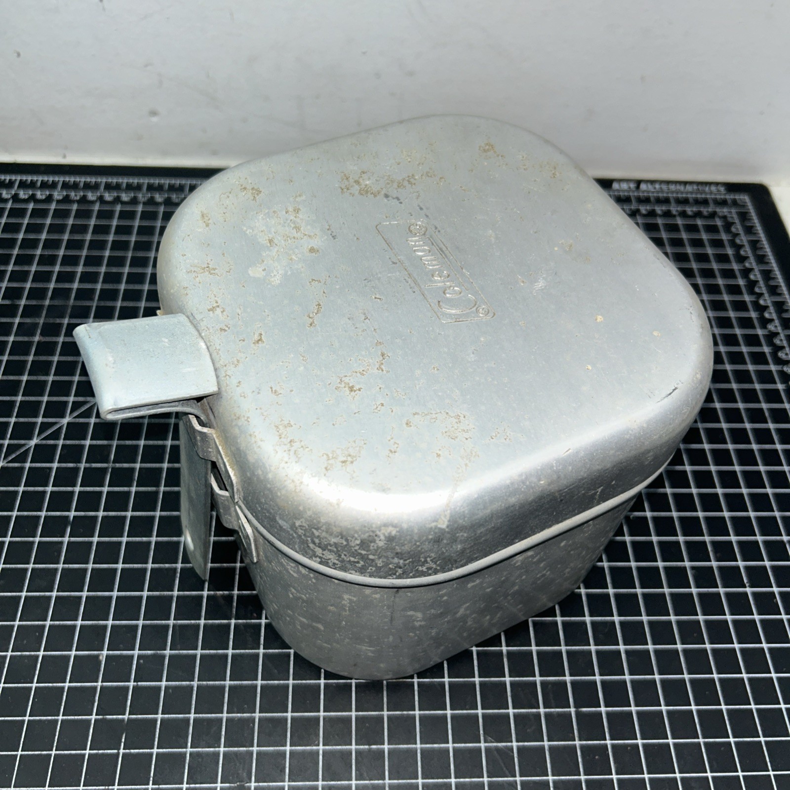 1967 COLEMAN SPORTSTER STOVE 502 W/ ALUMINUM CASE COOK POT