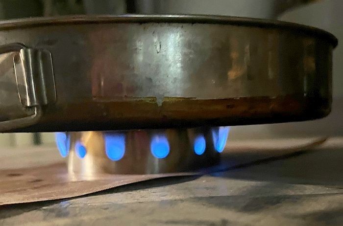 SimpleStove – 4 SnowStones absorb alcohol, you can simmer or cook fast