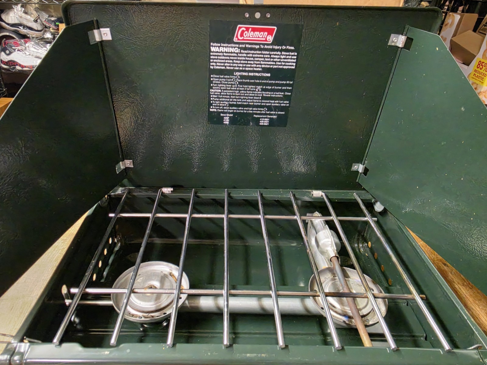 VTG Coleman 425F499 2 Burner Camp Stove w/ Original Box 5/1989 Classic Green USA