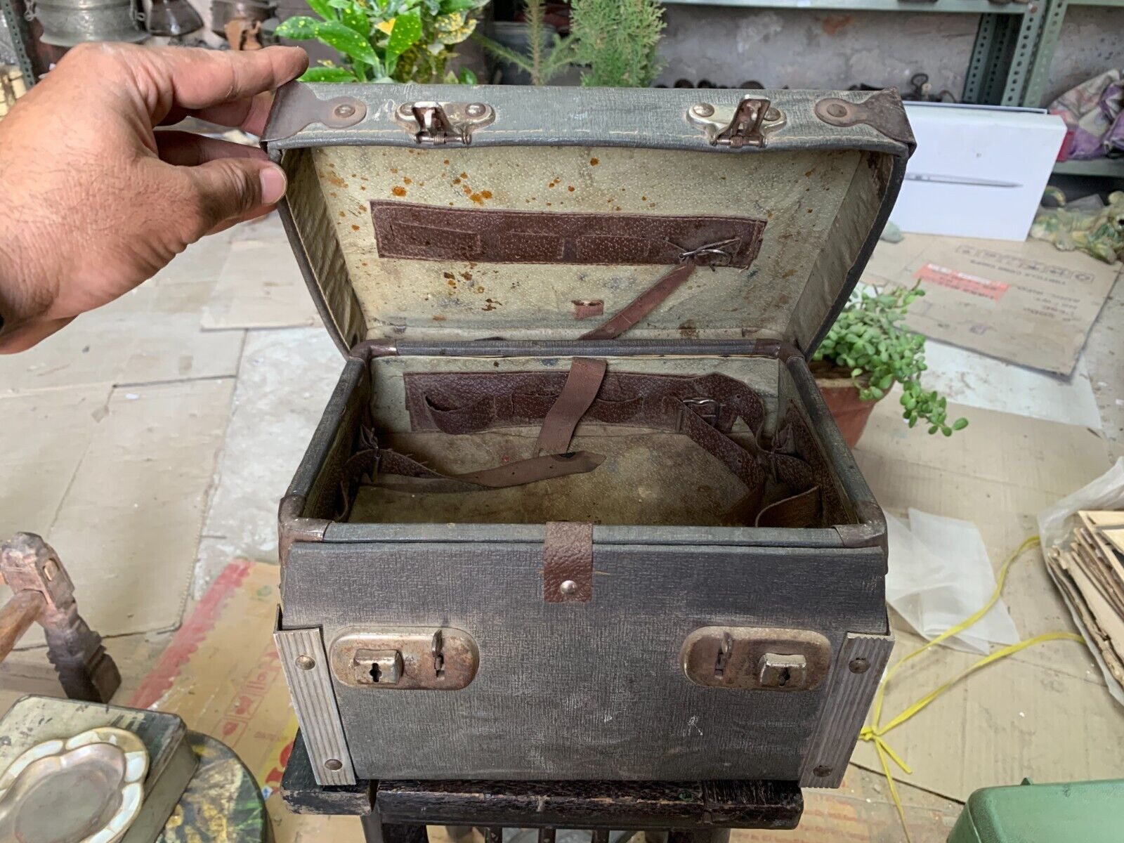 Vintage Wheel Brand China Made Portable Camping Kerosene Stove Burner Case Box