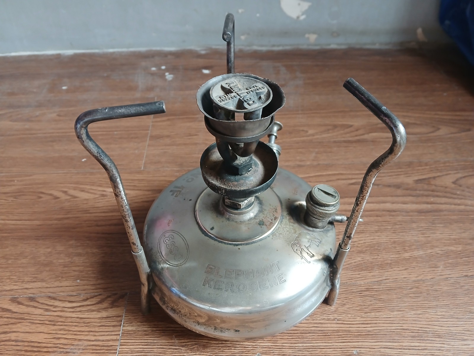 Rare vintage “ESSO” Gold mohar 1 F camping stove of 60’s made in India.