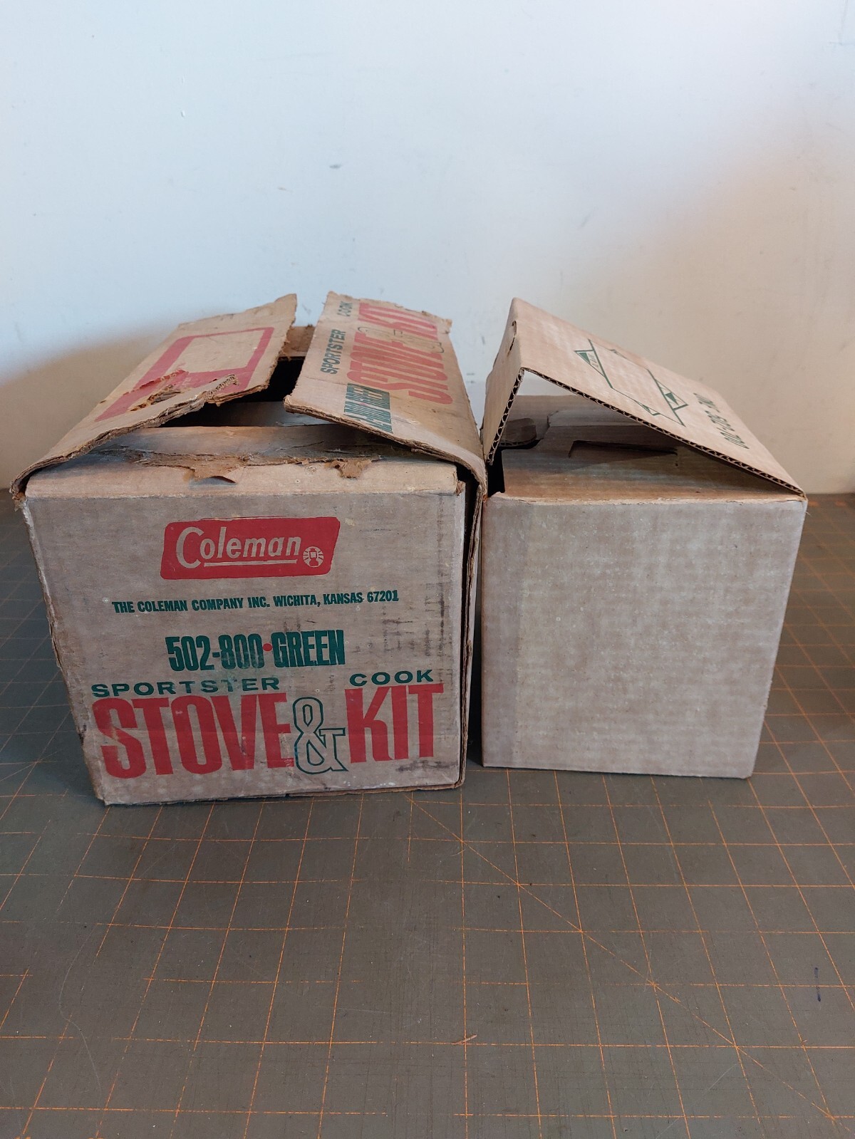 COLEMAN 502-700 SINGLE BURNER CAMP STOVE 1970 w BOX 502-800 Kit