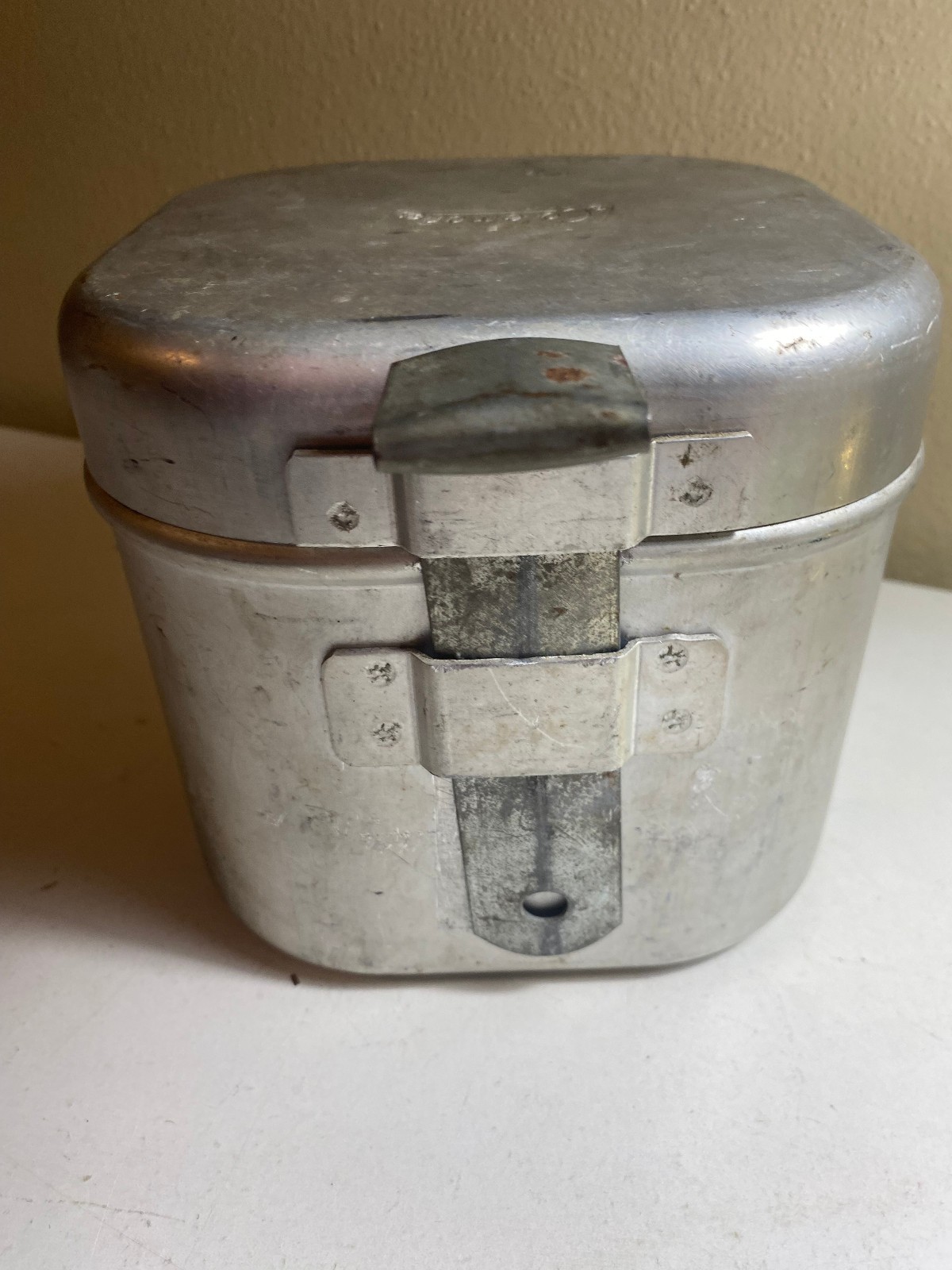 Vintage Coleman Camp Stove 502-700 Burner Metal Carrying Case Container 1976